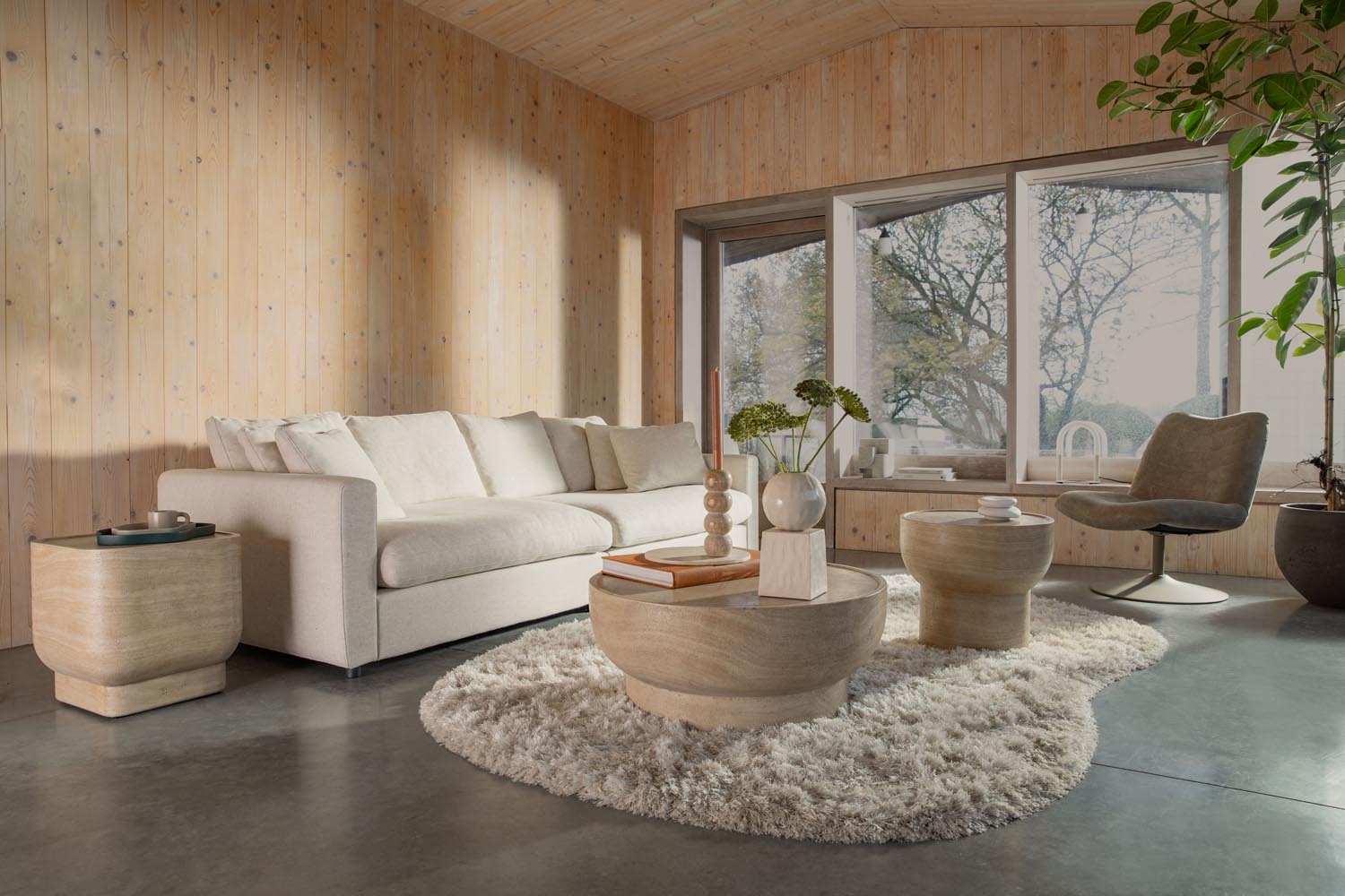 Edler quadratischer Beistelltisch von Zuiver, gefertigt aus stilvollem Travertin, der Ihrem Zuhause eine elegante und erdige Note verleiht.