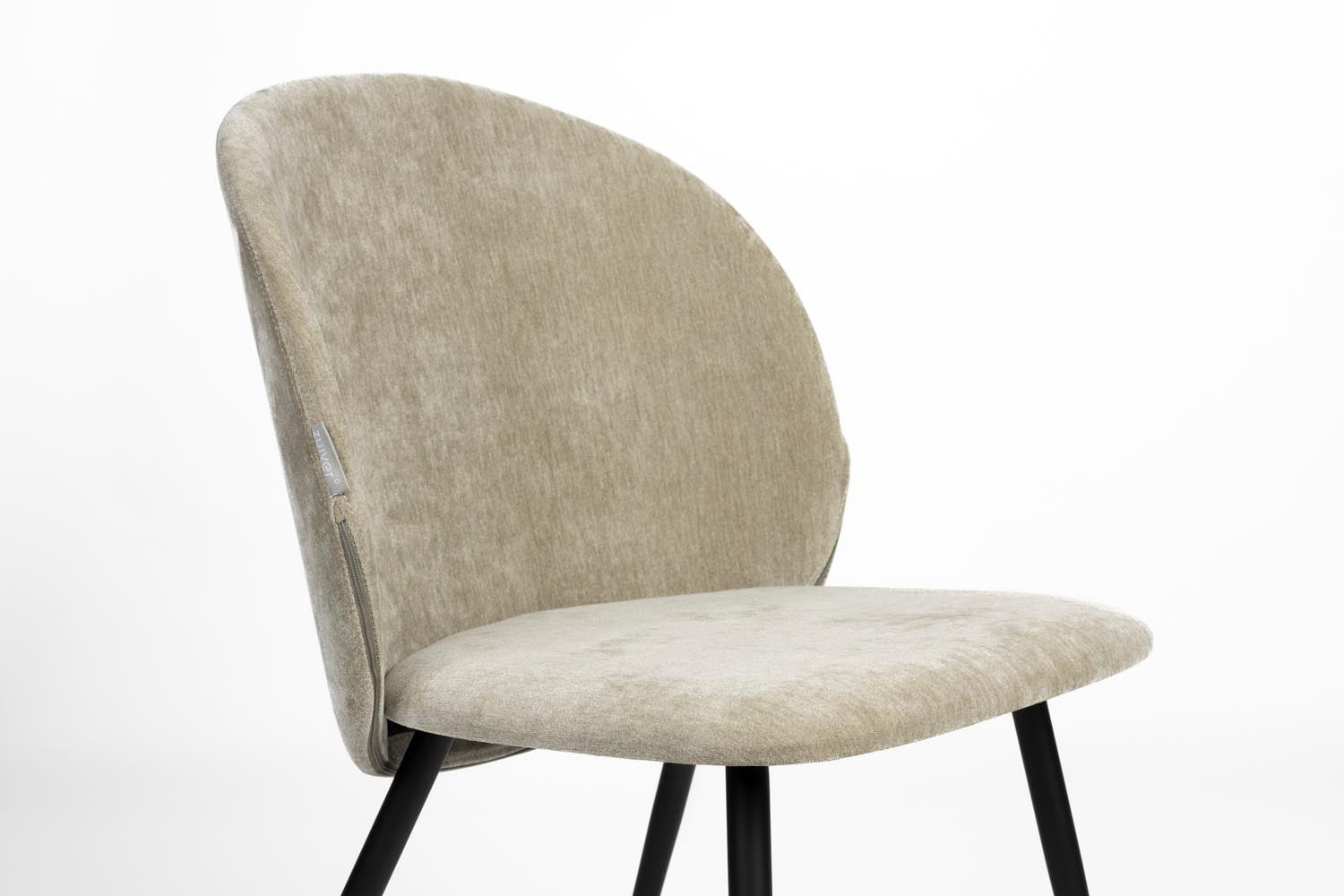 Entdecken Sie den Cozy Stuhl von Zuiver – stilvolles Design, ergonomische Form und vielseitige Einsatzmöglichkeiten für Ihr Zuhause.