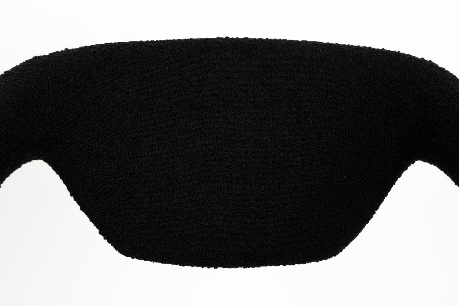 Eleganter Zuiver Flexback Stuhl: Komfort und Stil in Schwarz.