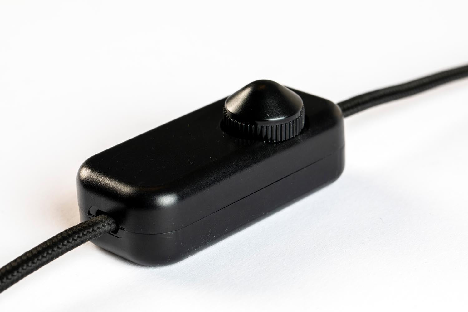 Zuiver Cole: Moderne Tischlampe mit elegantem, industriellem Look.