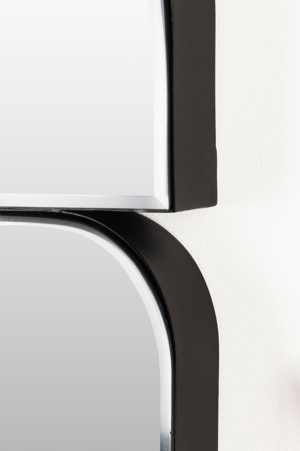 Eleganter Zuiver Spiegel: Perfekte Harmonie aus Stil und Funktion.