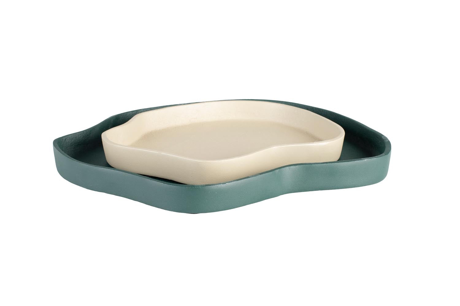 Revolt Tabletts 2er-Set: Stilvolle, vielseitige Tabletts in Grün/Elfenbein, aus gebürstetem Aluminium, ideal für Deko und Organisation.