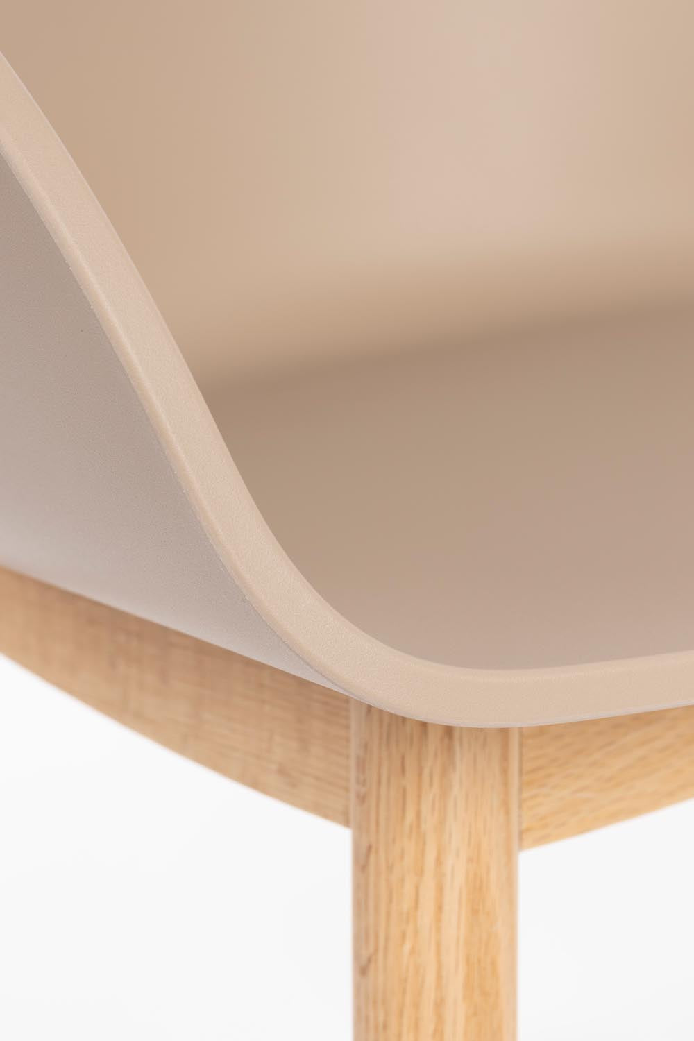 Stilvoller Sessel Void aus Eiche: Komfort trifft skandinavisches Design.