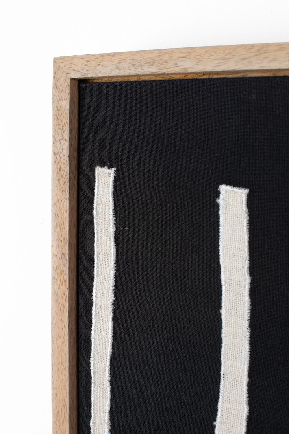 Zuiver Halo: Elegante Wandkunst mit faszinierendem Lichtspiel.