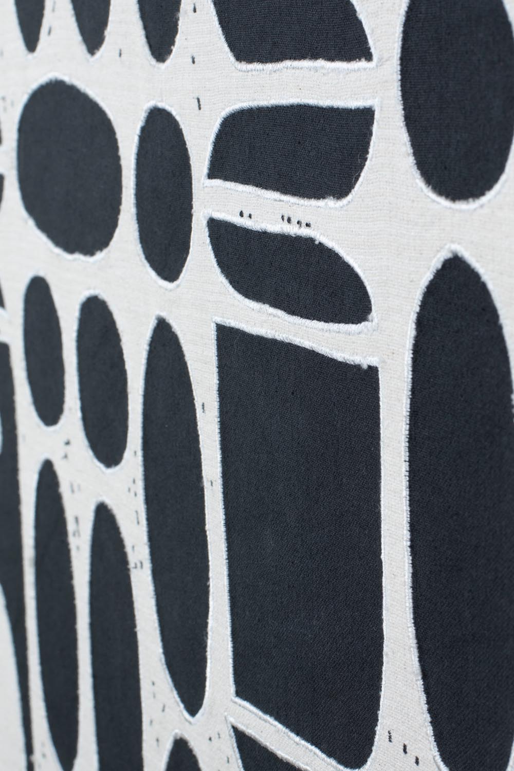 Zuiver Halo: Moderne Wandkunst mit innovativem Lichtakzent.