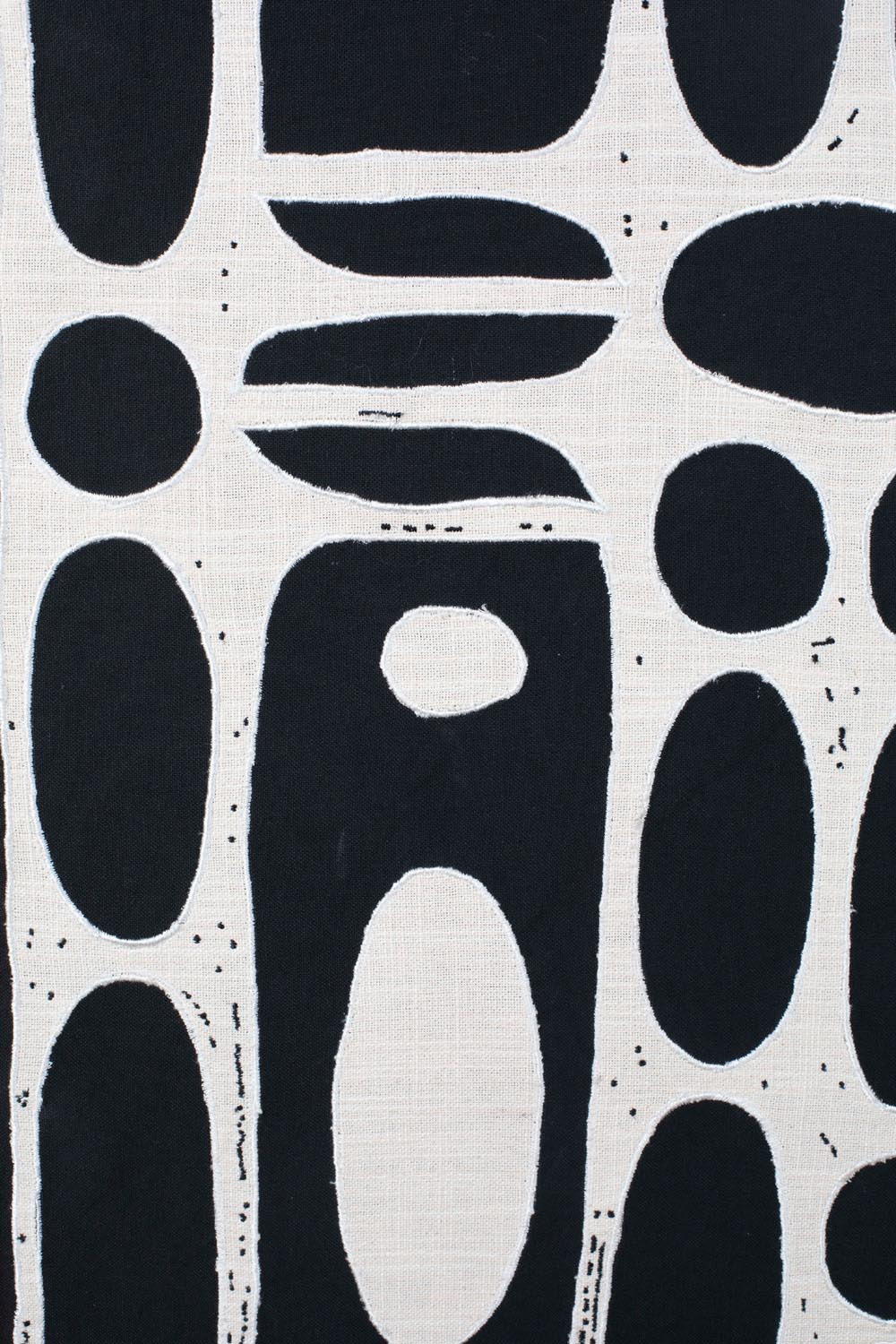 Entdecken Sie das Halo Wandbild von Zuiver – ein faszinierendes Kunstwerk, das Licht und Schatten harmonisch vereint und jedem Raum Eleganz verleiht.