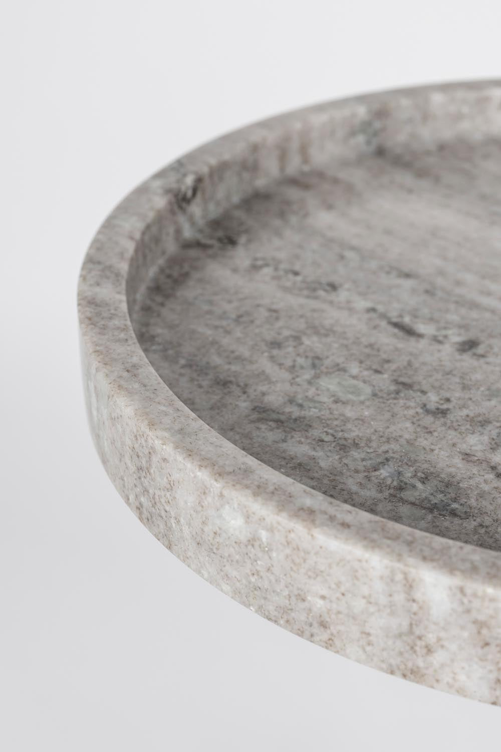 Eleganter Zuiver Tisch: Marmor-Design für stilvolle Akzente.