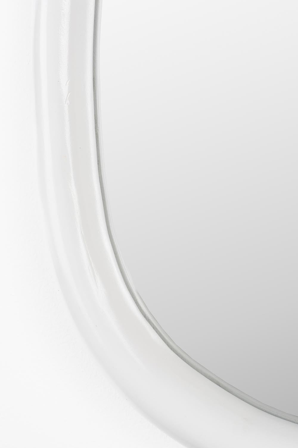 Zuiver Looks Spiegel S: Stilvoller Mangoholzrahmen, organische Form, vielseitig und dekorativ.