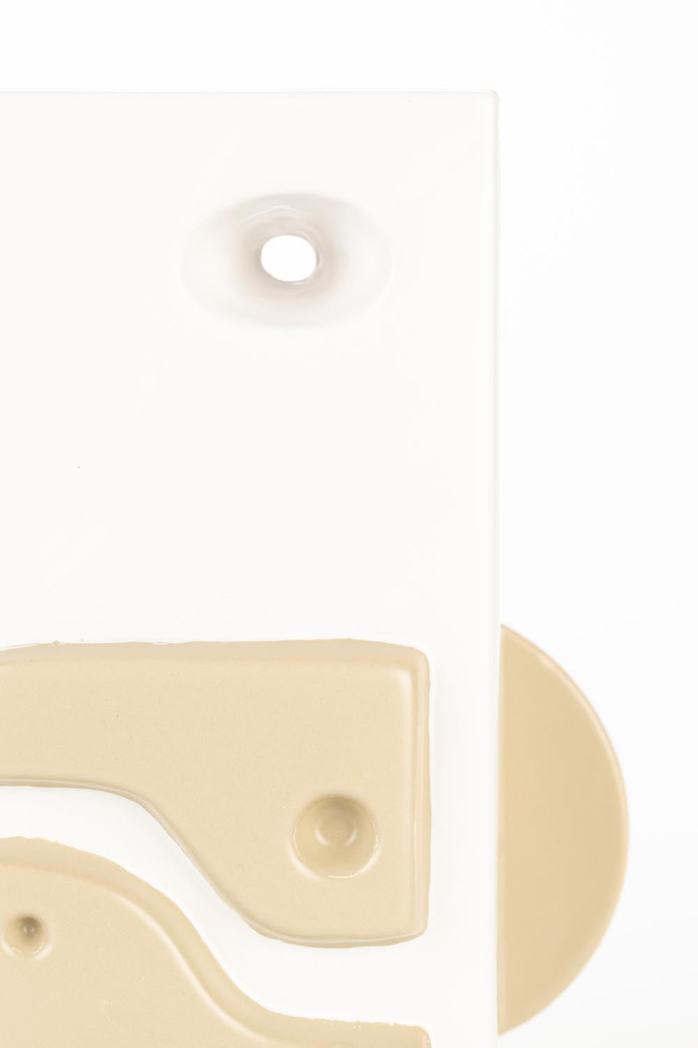 Entdecken Sie die Bloomer Vase von Zuiver – eine stilvolle Keramikvase mit mattem Finish und harmonischen Farben, die Ihre Blumen perfekt in Szene setzt.