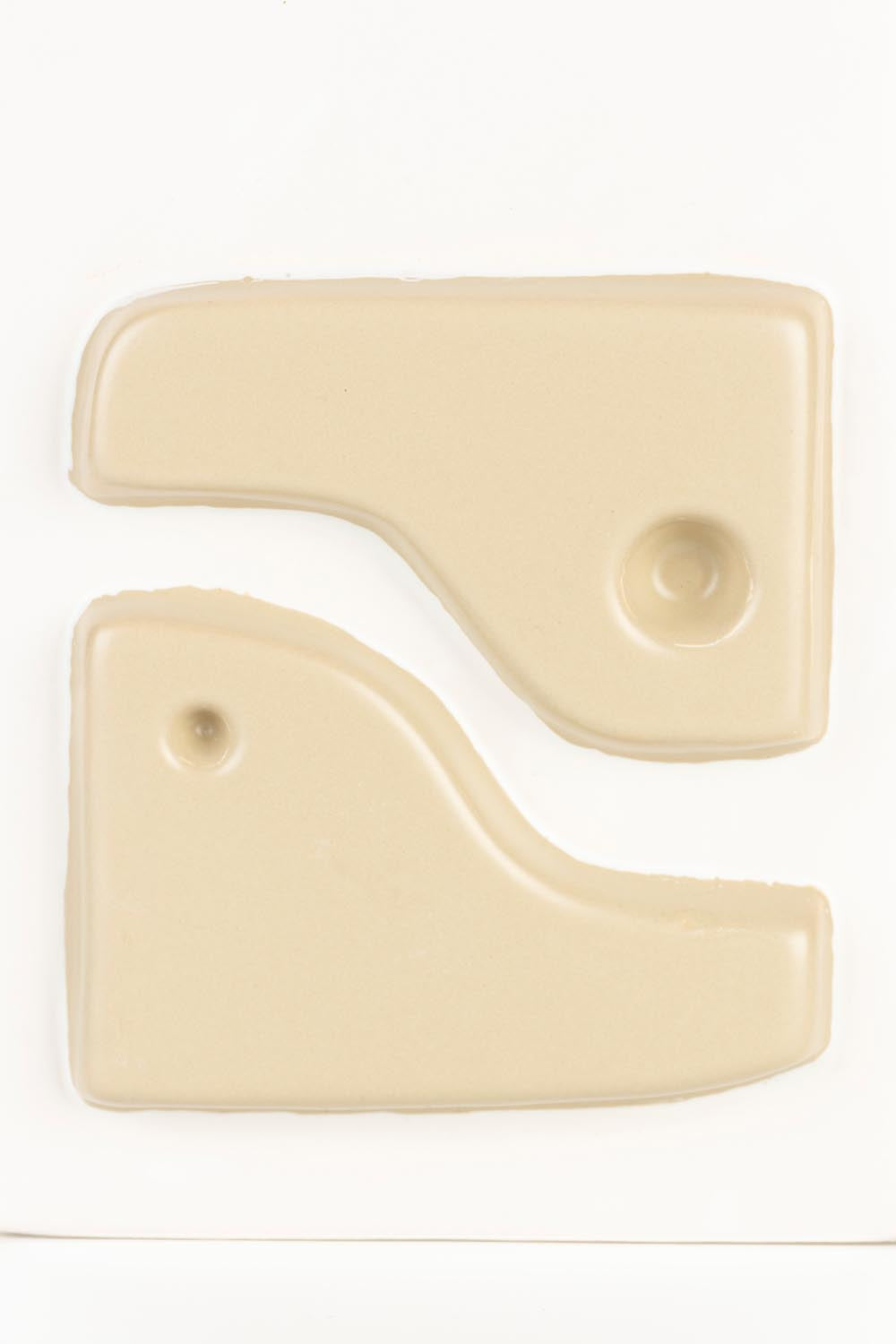 Entdecken Sie die Bloomer Vase von Zuiver – eine stilvolle Keramikvase mit mattem Finish und harmonischen Farben, die Ihre Blumen perfekt zur Geltung bringt.