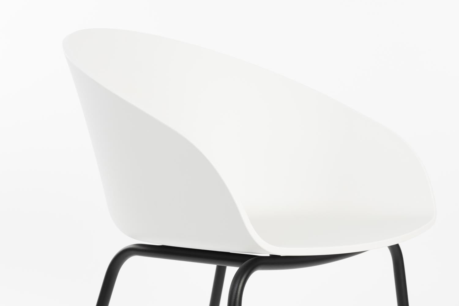 Erlebe den Void Sessel von Zuiver – ein komfortabler, nachhaltiger Stuhl aus recyceltem Material, perfekt für stilvolles Wohnen und vielseitige Einrichtung.