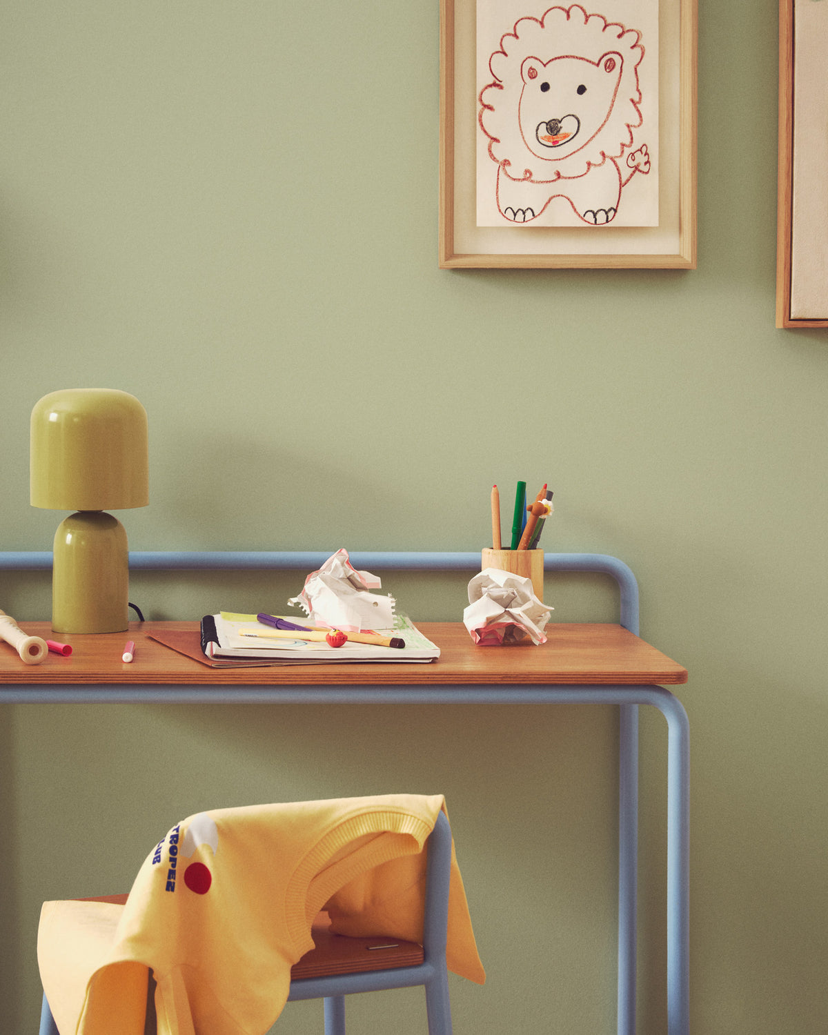 Tischleuchte Monze aus hellgrün lackiertem Metall in Grün präsentiert im Onlineshop von KAQTU Design AG. Tischleuchte ist von Kave Home