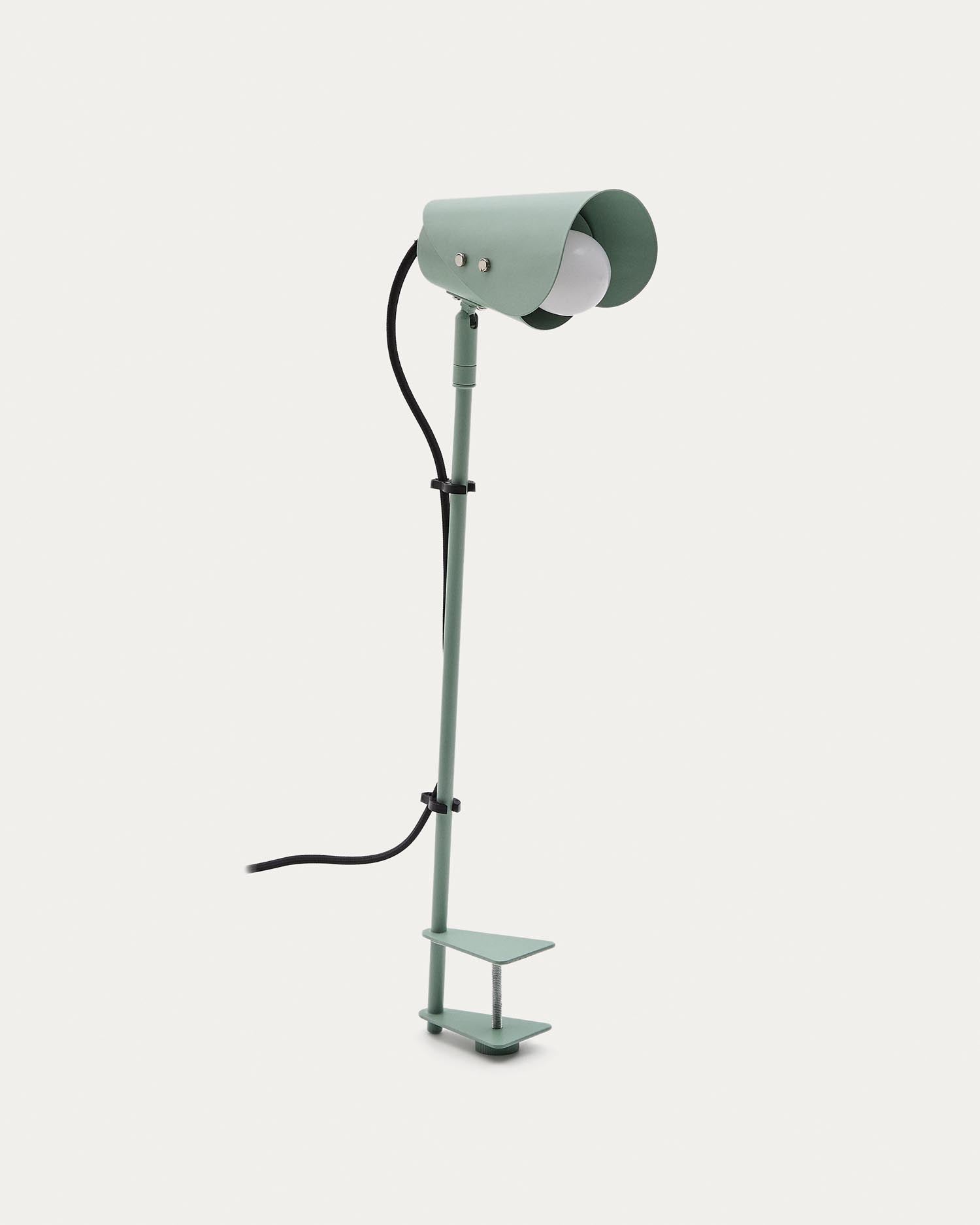 Schreibtischlampe mit Klemme Jula aus grünem Metall in Grün präsentiert im Onlineshop von KAQTU Design AG. Tischleuchte ist von Kave Home