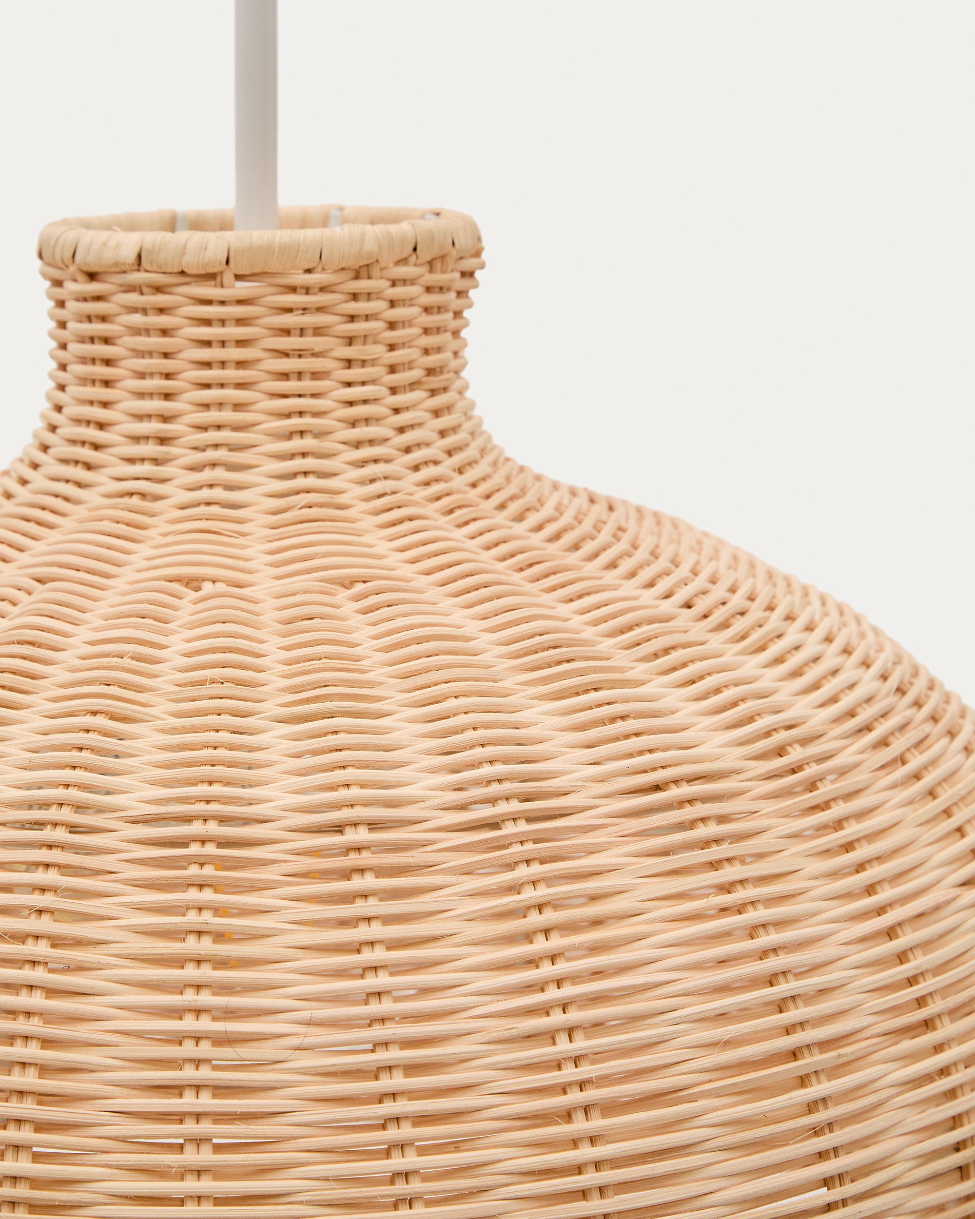 Lampenschirm Ennia aus Rattan mit hellem Finish Ø 38 cm in Natur präsentiert im Onlineshop von KAQTU Design AG. Lampenschirm ist von Kave Home