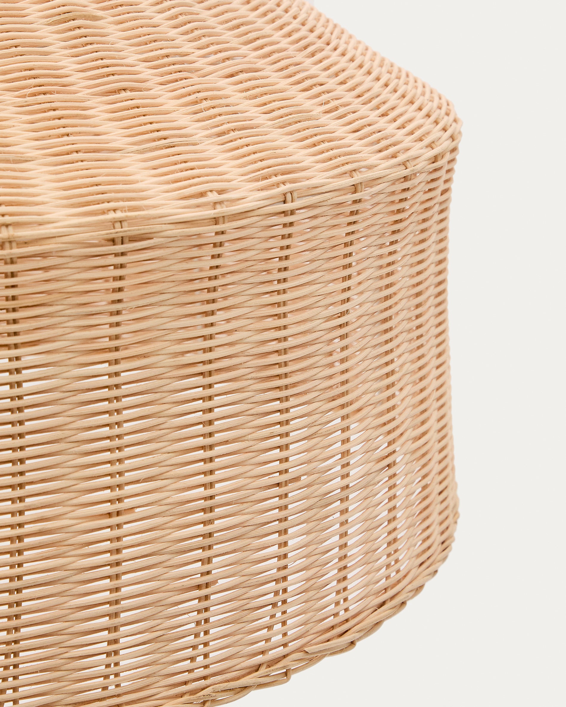 Lampenschirm Ennia aus Rattan mit hellem Finish Ø 65 cm in Natur präsentiert im Onlineshop von KAQTU Design AG. Lampenschirm ist von Kave Home