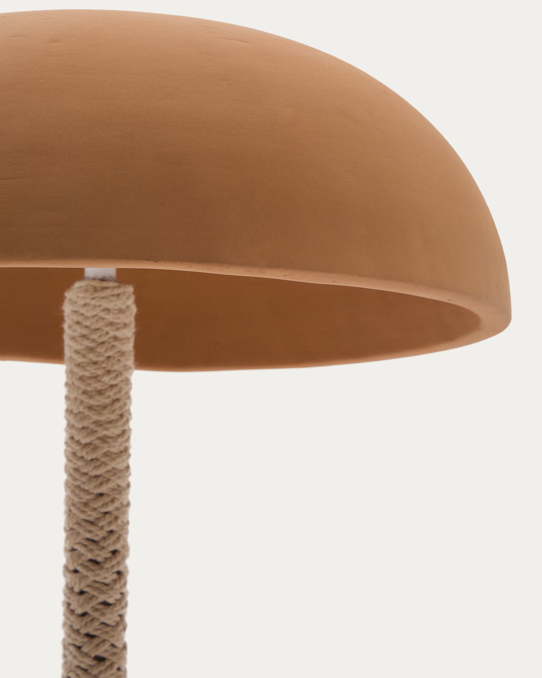 Tischlampe Arinda in Terrakotta in Terrakotta präsentiert im Onlineshop von KAQTU Design AG. Tischleuchte ist von Kave Home