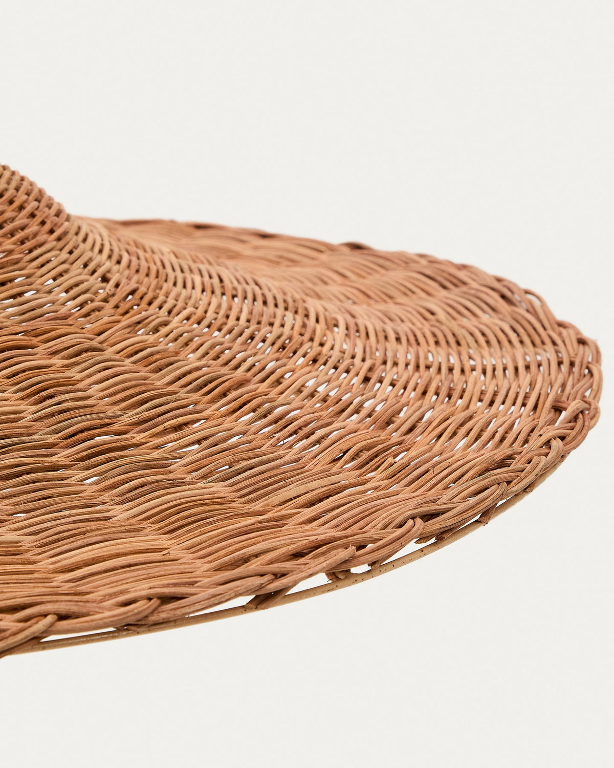 Runder Lampenschirm aus handgeflochtenem Rattan mit Eisengestell in natürlichem Farbton, Durchmesser 70 cm, für Deckenleuchte.