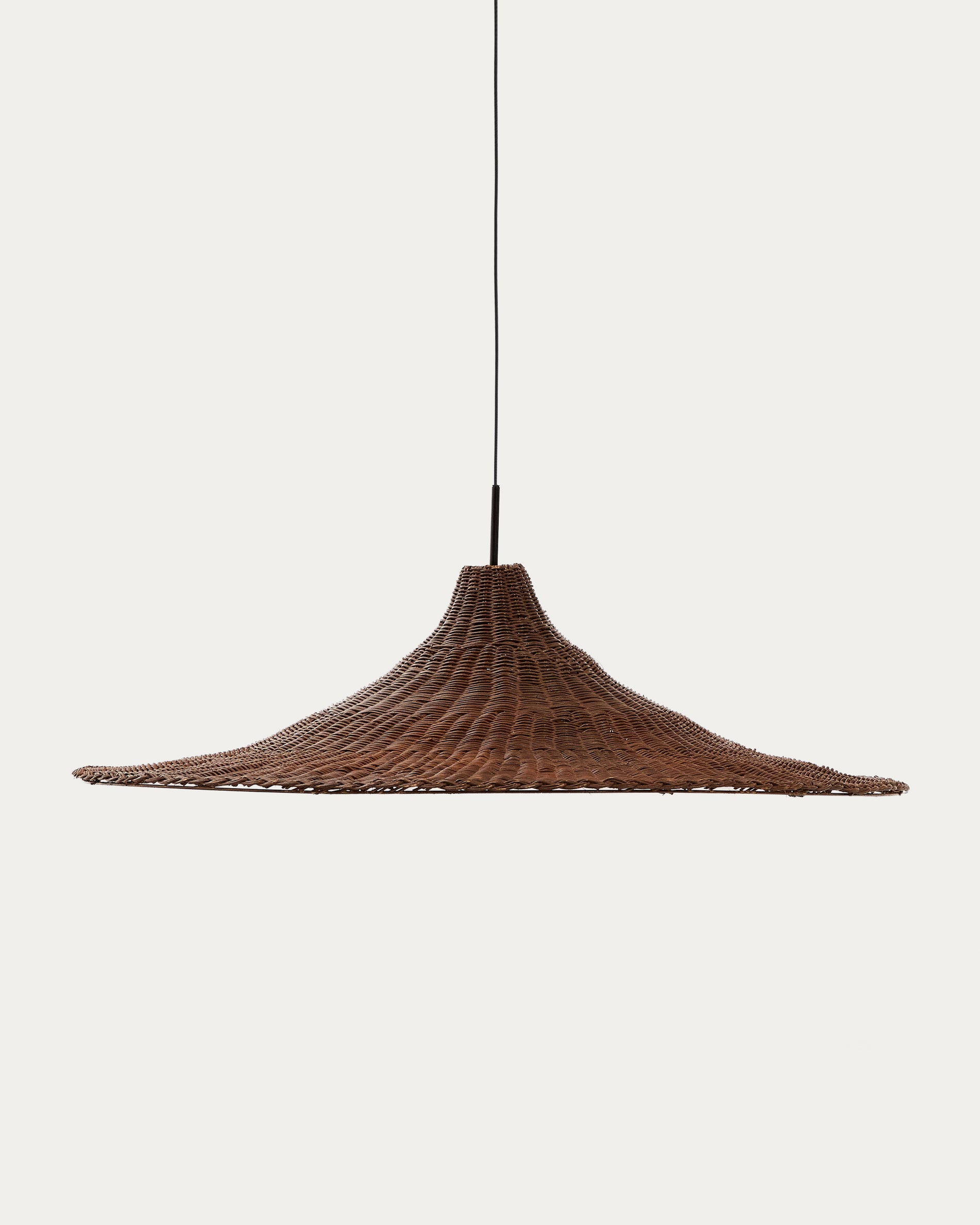 Lampenschirm für Deckenleuchte Bladia aus Rattan mit Finish in Braun Ø 90 cm in Braun präsentiert im Onlineshop von KAQTU Design AG. Lampenschirm ist von Kave Home