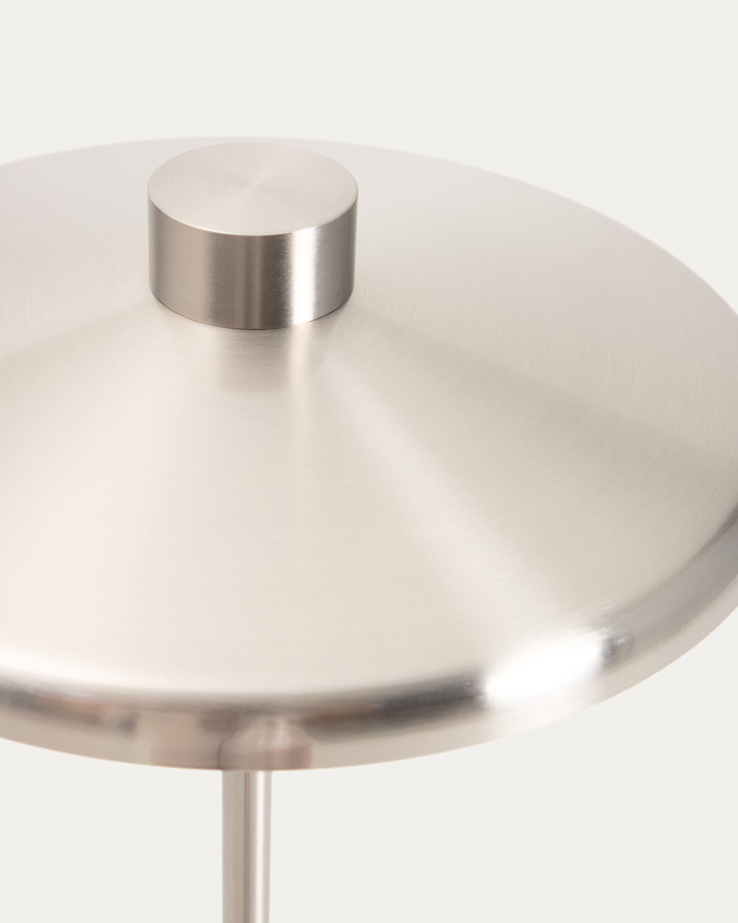 Stehlampe Nuvira aus hellgrauem gebürstetem Metall in Silber präsentiert im Onlineshop von KAQTU Design AG. Stehleuchte ist von Kave Home