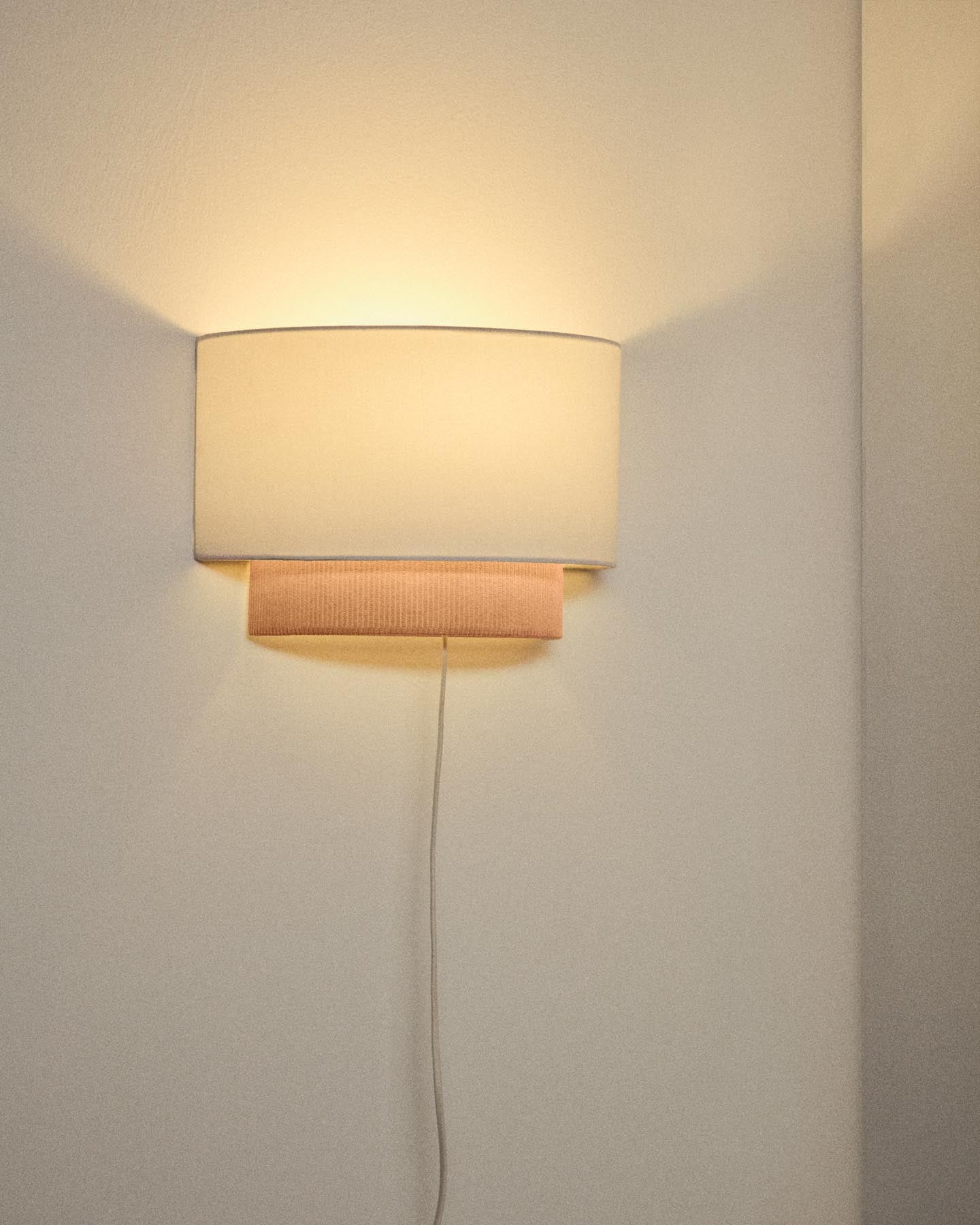 Wandleuchte Bianella aus Baumwolle und beigem Cord, Ø 40 cm in Beige präsentiert im Onlineshop von KAQTU Design AG. Wandleuchte ist von Kave Home