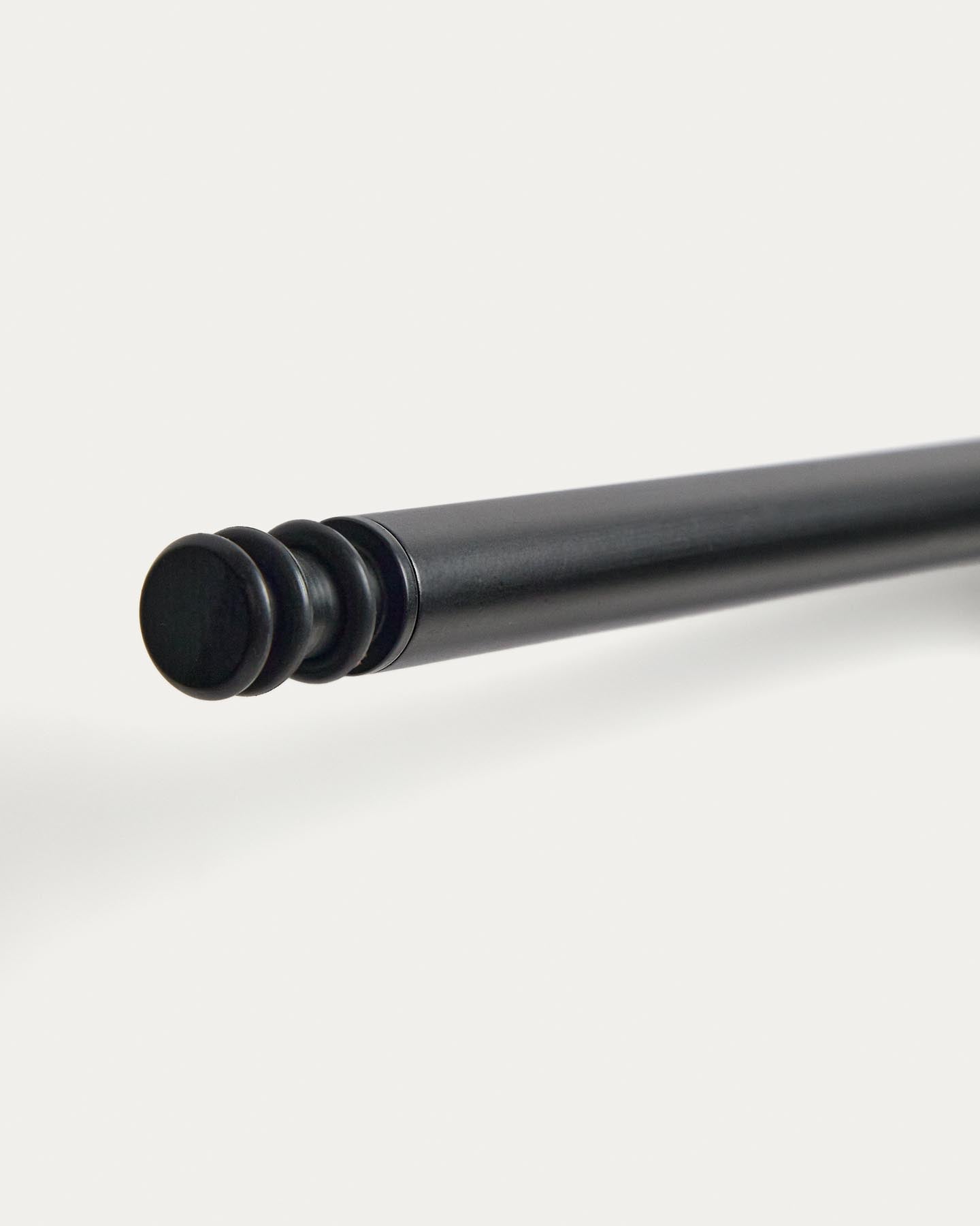 Wandhalterung für tragbare Lampen Nali aus schwarz lackiertem Metall in Schwarz präsentiert im Onlineshop von KAQTU Design AG. Leuchtenzubehör ist von Kave Home