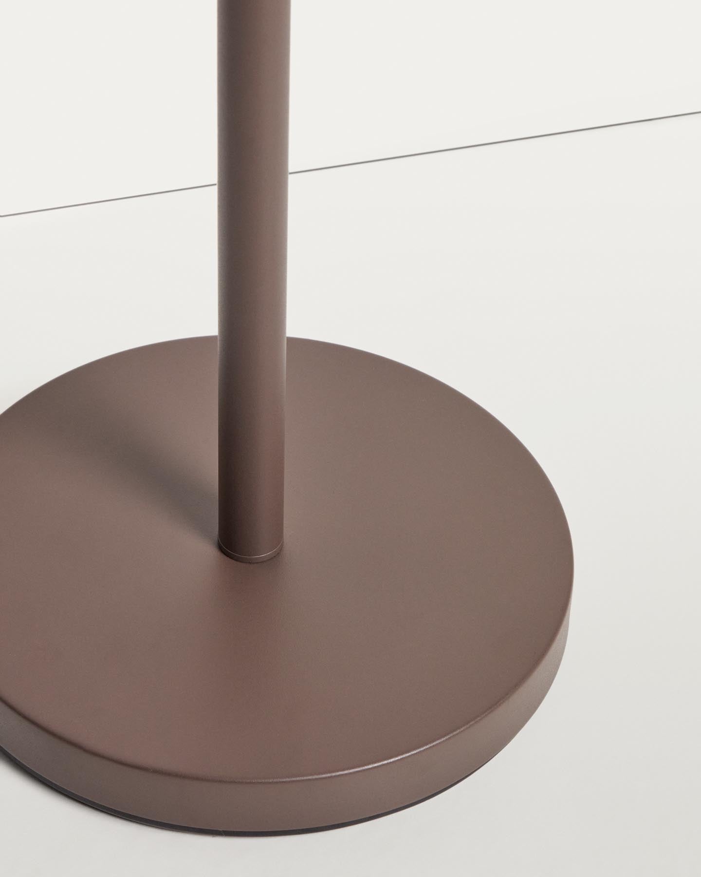 Stehlampe Navat aus Metall in Braun mit Antik-Finish in Braun präsentiert im Onlineshop von KAQTU Design AG. Stehleuchte ist von Kave Home