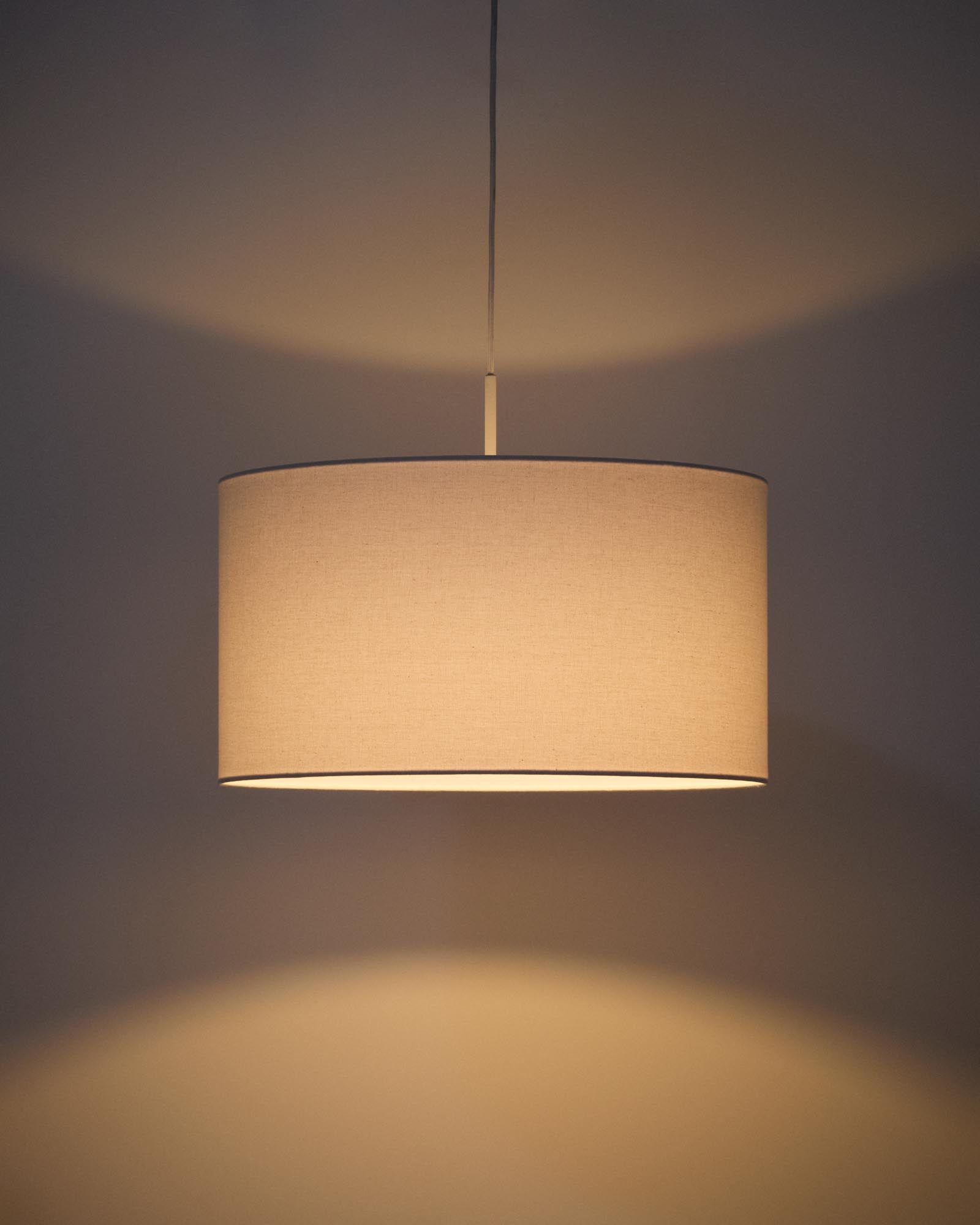 Lampenschirm für Deckenleuchte Niani aus elfenbeinfarbener Baumwolle Ø 45 cm in Weiss präsentiert im Onlineshop von KAQTU Design AG. Lampenschirm ist von Kave Home