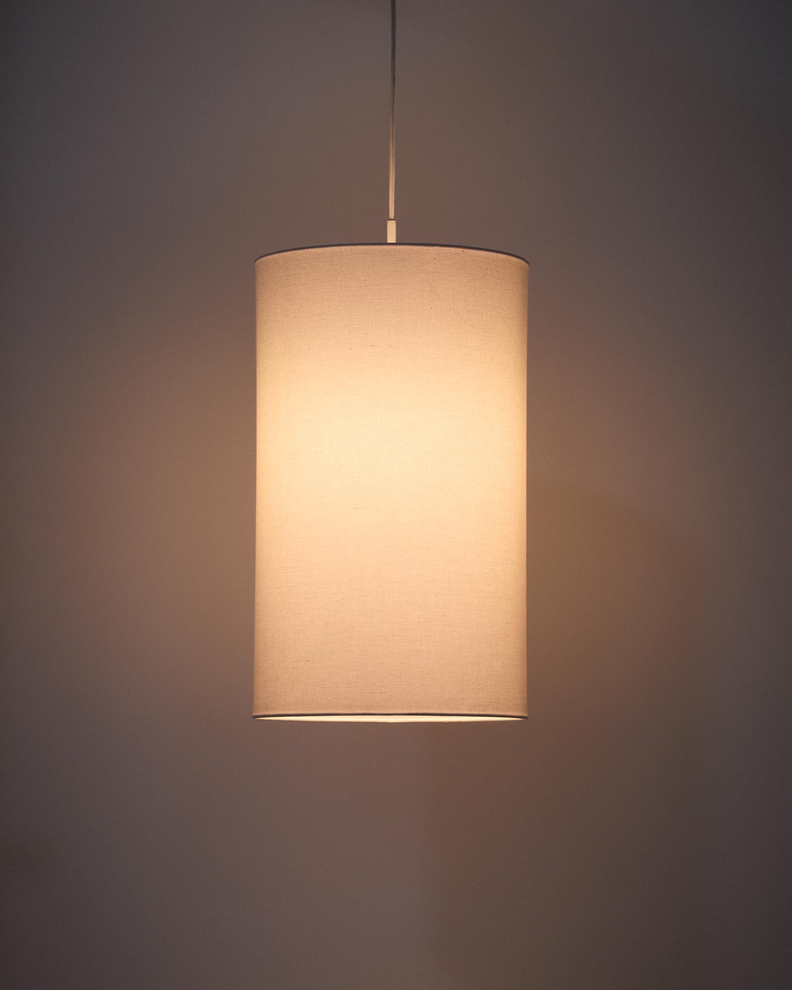 Lampenschirm für Deckenleuchten Niani aus elfenbeinfarbener Baumwolle Ø 30 cm in Weiss präsentiert im Onlineshop von KAQTU Design AG. Lampenschirm ist von Kave Home