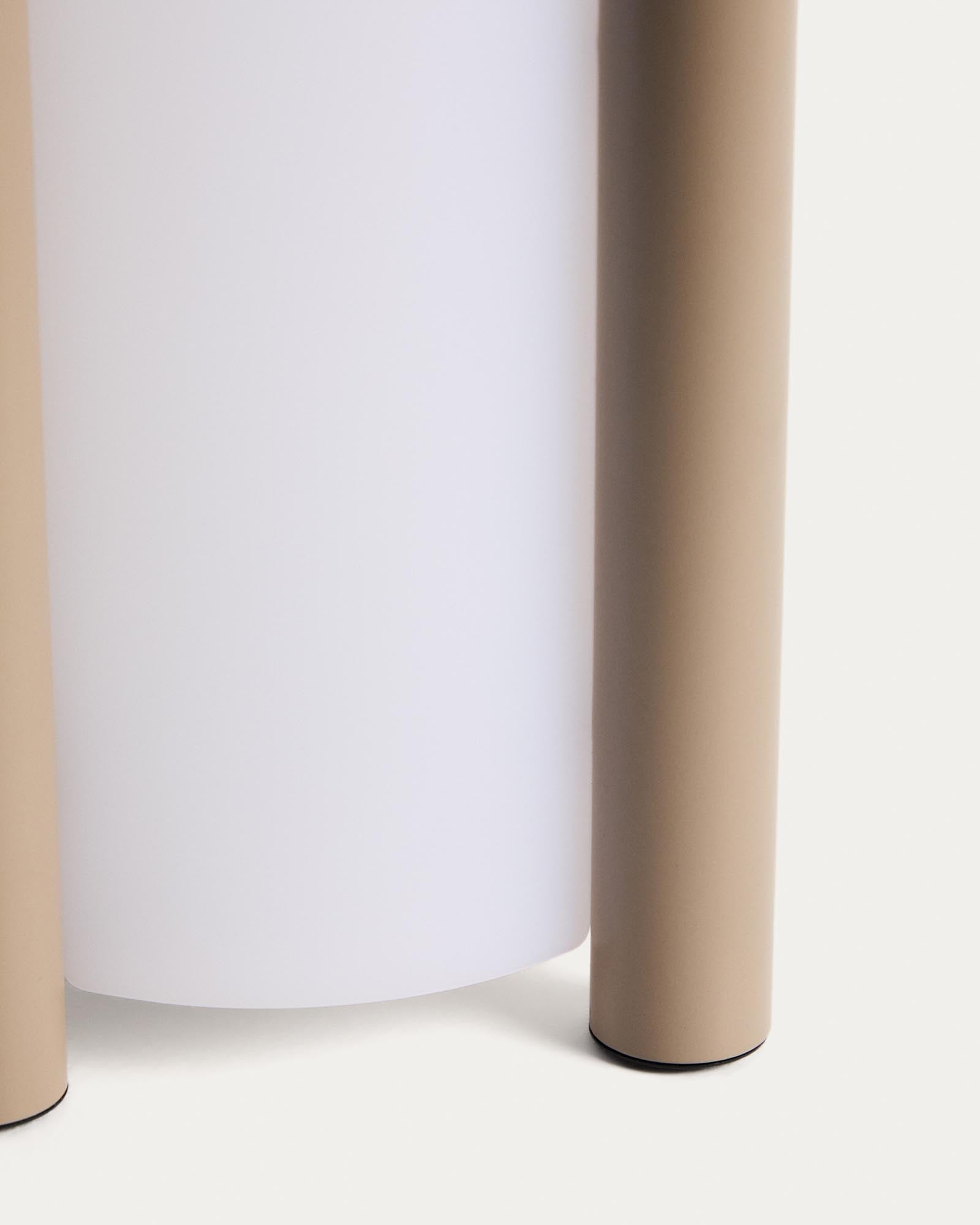 Kleine, stilvolle Tischlampe Leros aus robustem Polyethylen und taupefarbenem Stahl, perfekt für gemütliche Outdoor-Events und stimmungsvolle Beleuchtung.