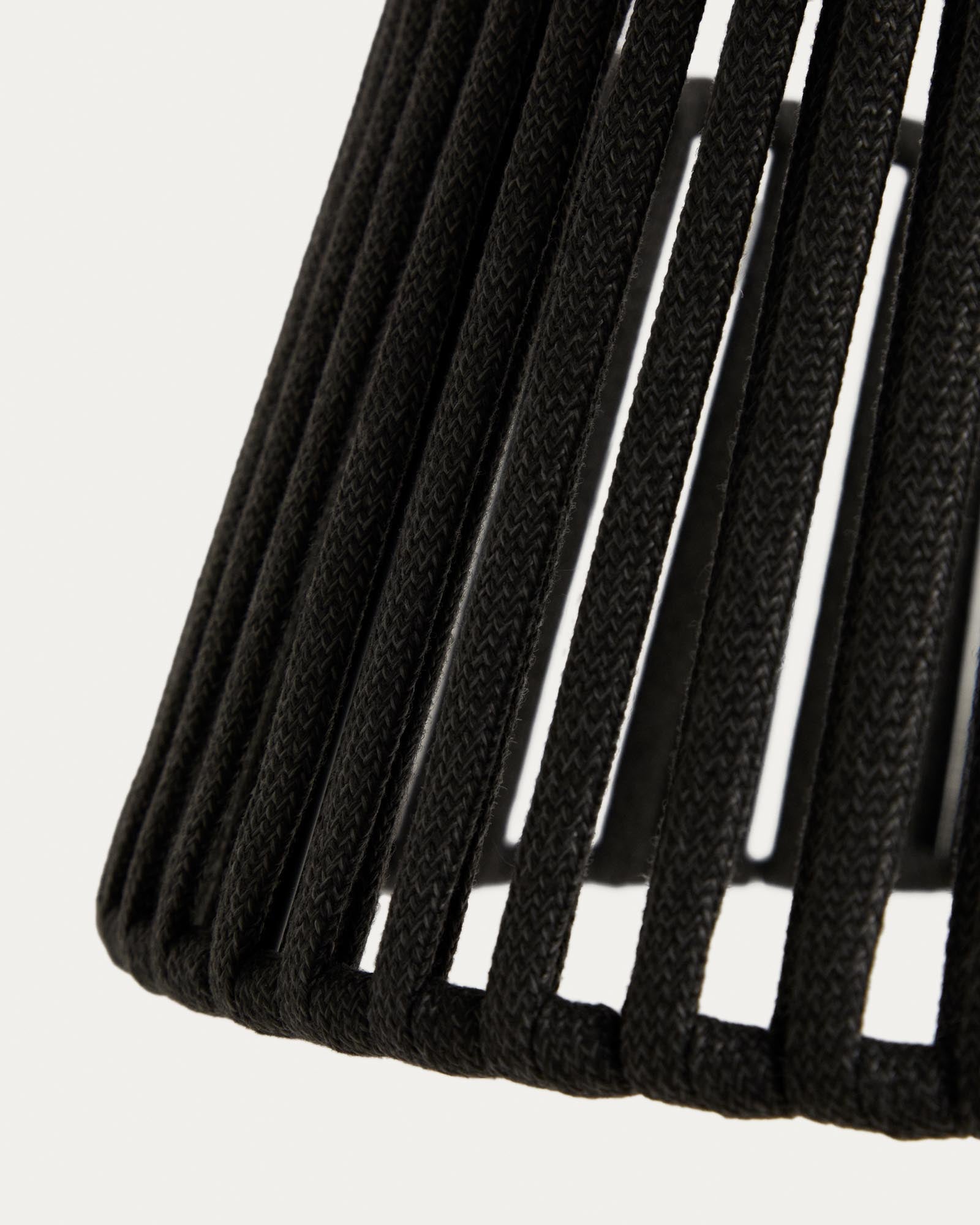 Lampenschirm für Deckenleuchte Aldet aus flachem Sei in Schwarz, Ø 46 cm in Schwarz präsentiert im Onlineshop von KAQTU Design AG. Outdoor Pendelleuchte ist von Kave Home