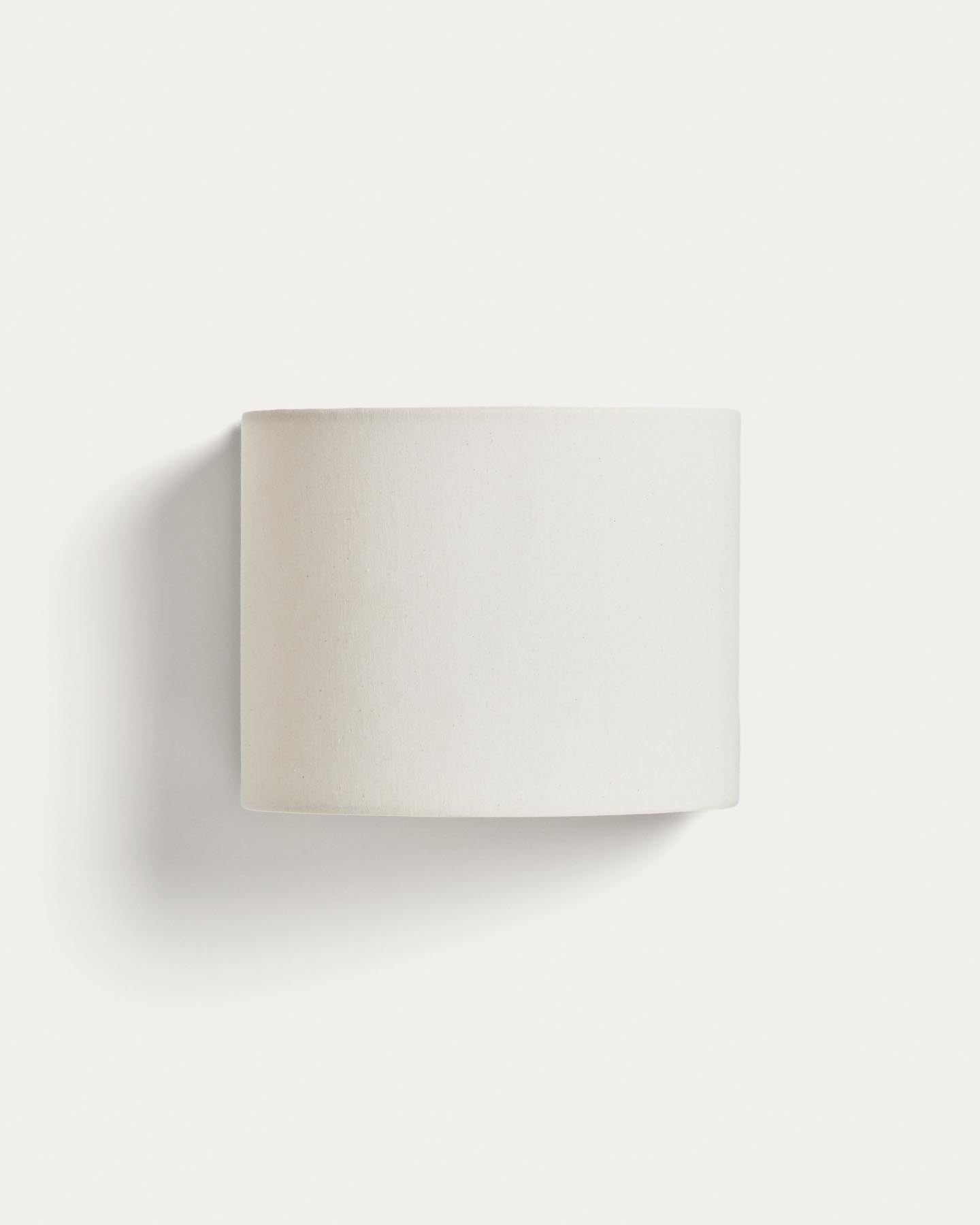 Wandleuchte Umbran aus hellbraunem Kautschukholz und Leinen in Beige in Beige präsentiert im Onlineshop von KAQTU Design AG. Wandleuchte ist von Kave Home