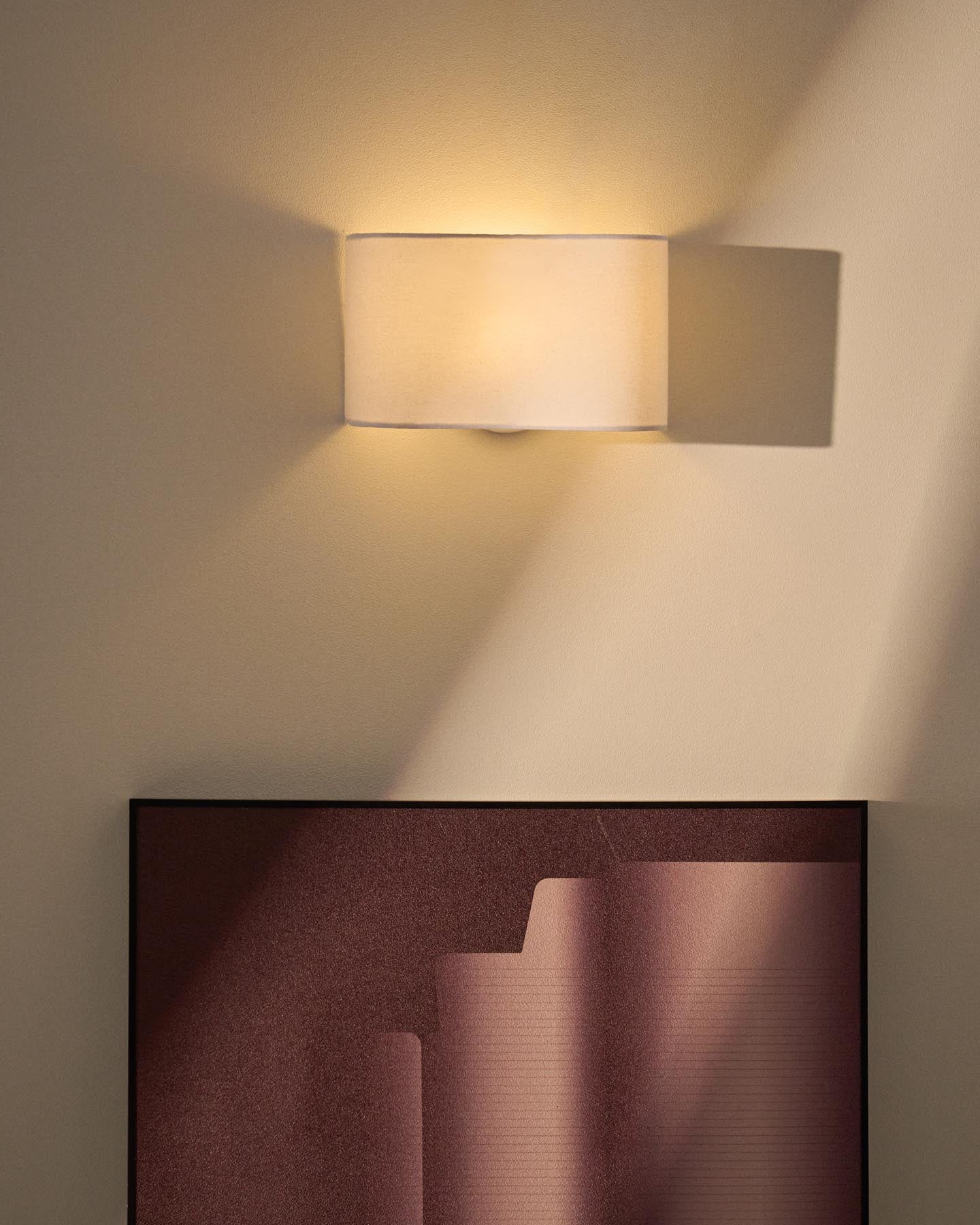 Wandleuchte Lumeni aus Kautschukholz und Leinen in Beige, 25 cm in Beige präsentiert im Onlineshop von KAQTU Design AG. Wandleuchte ist von Kave Home