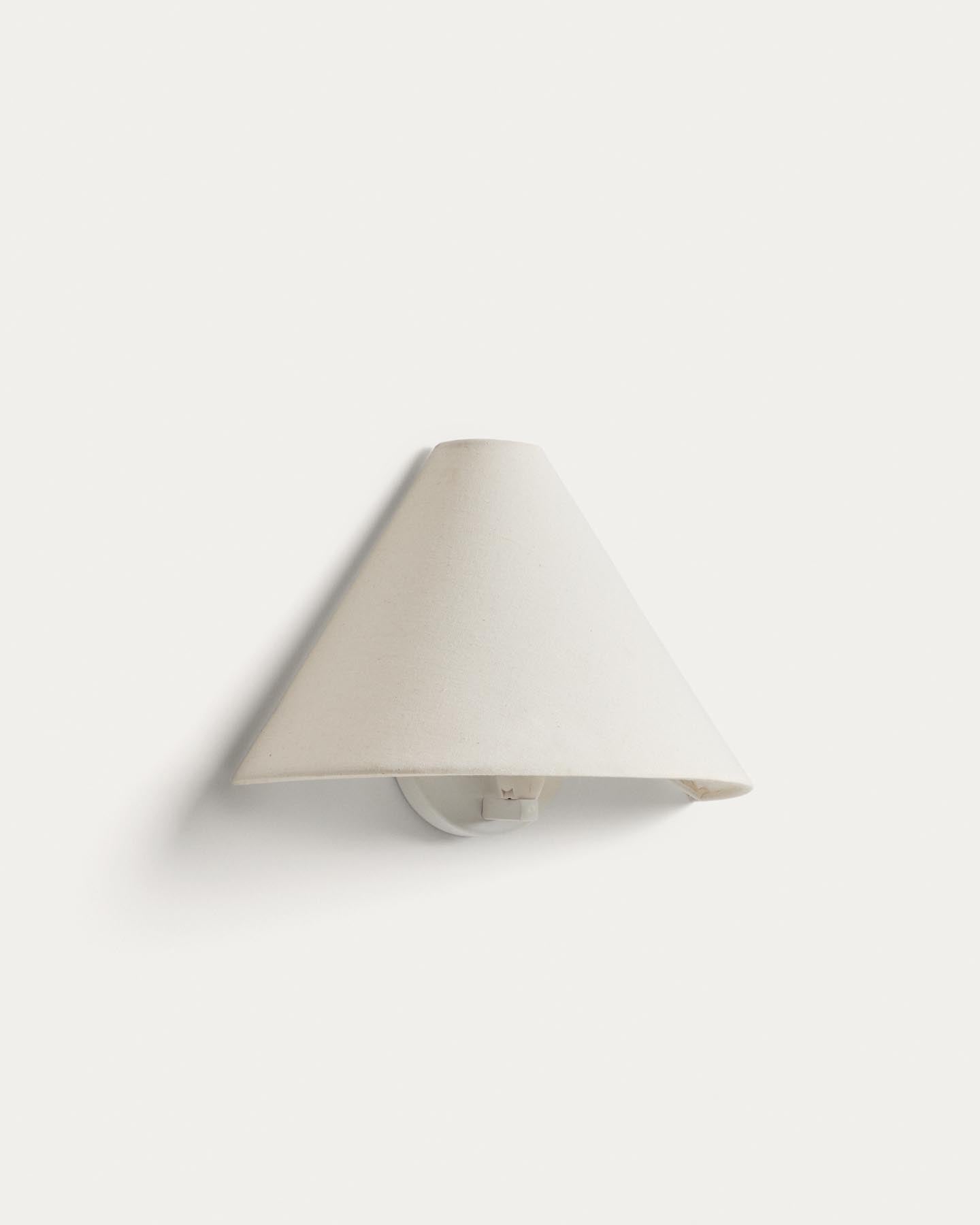 Wandleuchte Lumeni aus Kautschukholz und Leinen in Beige, 30 cm in Beige präsentiert im Onlineshop von KAQTU Design AG. Wandleuchte ist von Kave Home