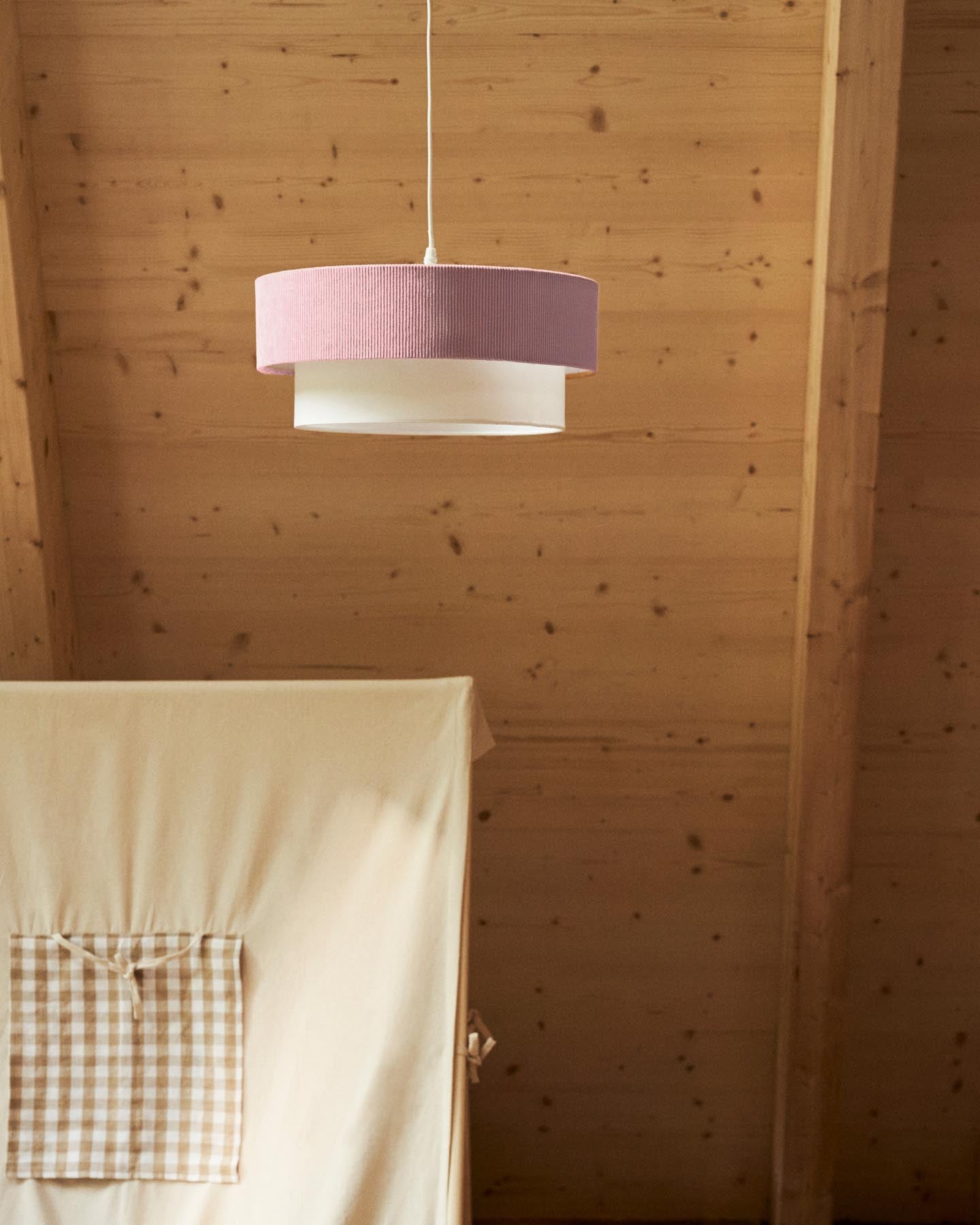Deckenleuchte Bianella aus Baumwolle und rosafarbenem Cord in Rosa präsentiert im Onlineshop von KAQTU Design AG. Lampenschirm ist von Kave Home