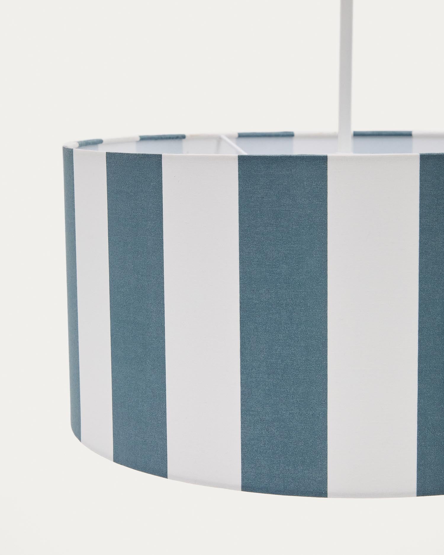 Ciral Deckenleuchten-Schirm: Ø 40 cm, mit bunten Streifen aus Massivholz, bringt Freude und Kreativität ins Kinderzimmer.