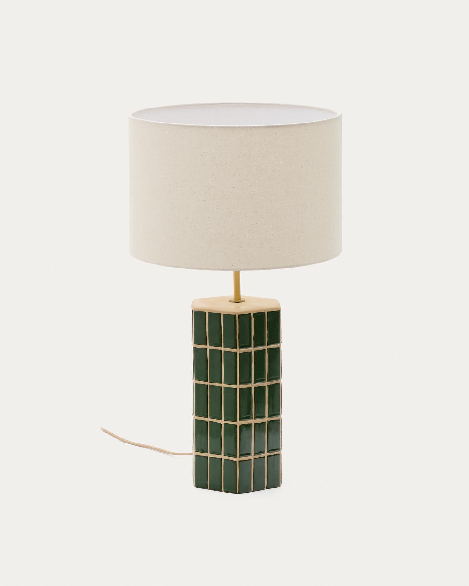 Tischlampe Rue aus grüner Keramik in Grün präsentiert im Onlineshop von KAQTU Design AG. Tischleuchte ist von Kave Home