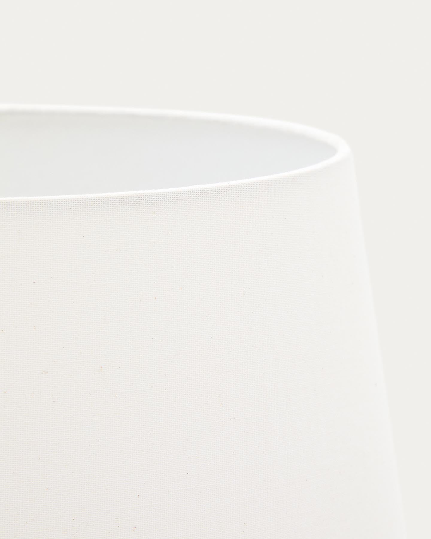 Stehlampe Marga aus massivem Gummibaumholz mit dunklem Finish in Dunkelbraun präsentiert im Onlineshop von KAQTU Design AG. Stehleuchte ist von Kave Home