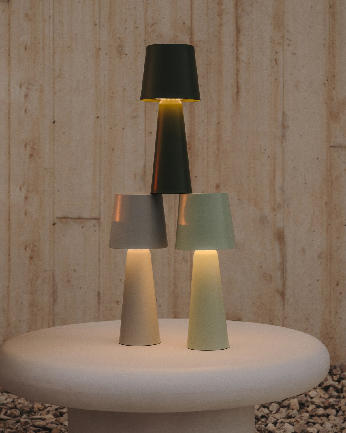 Arenys Outdoor Tischlampe gross aus Metall mit schwarzem Lackfinish in Schwarz präsentiert im Onlineshop von KAQTU Design AG. Outdoor Tischleuchte ist von Kave Home