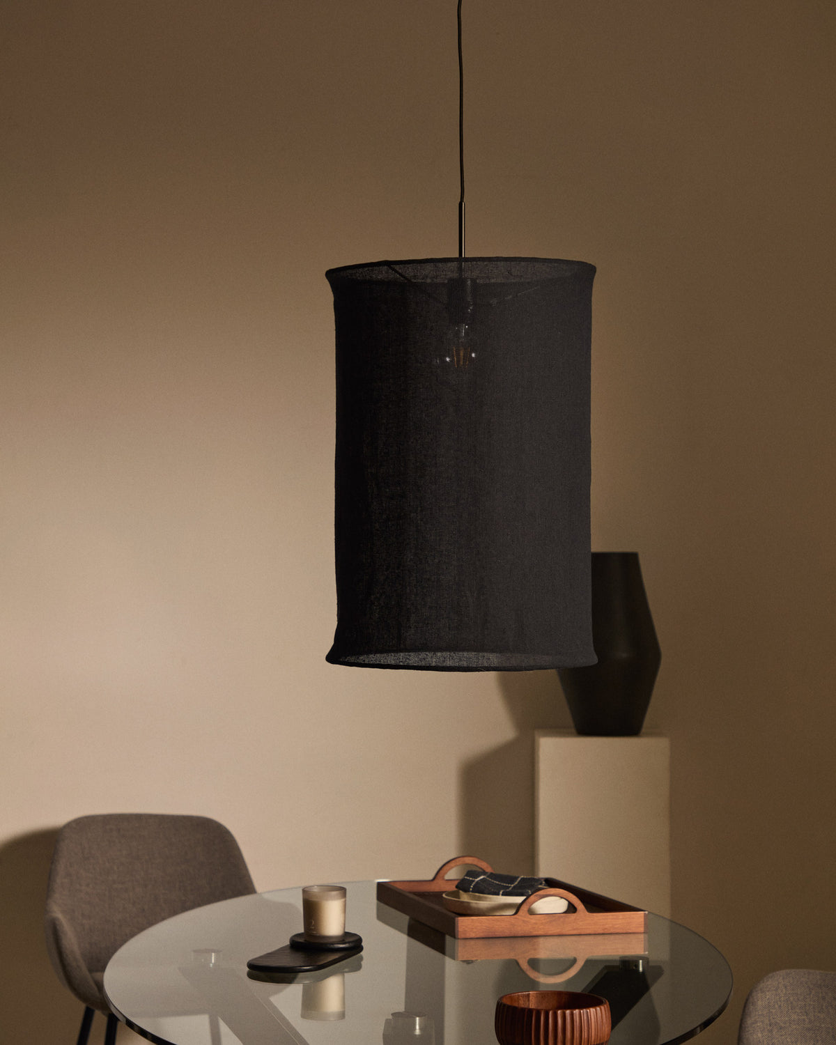 Mariela Schirm für Deckenlampe aus Leinen mit schwarzem Finish Ø 40 x 60 cm in Schwarz präsentiert im Onlineshop von KAQTU Design AG. Lampenschirm ist von Kave Home