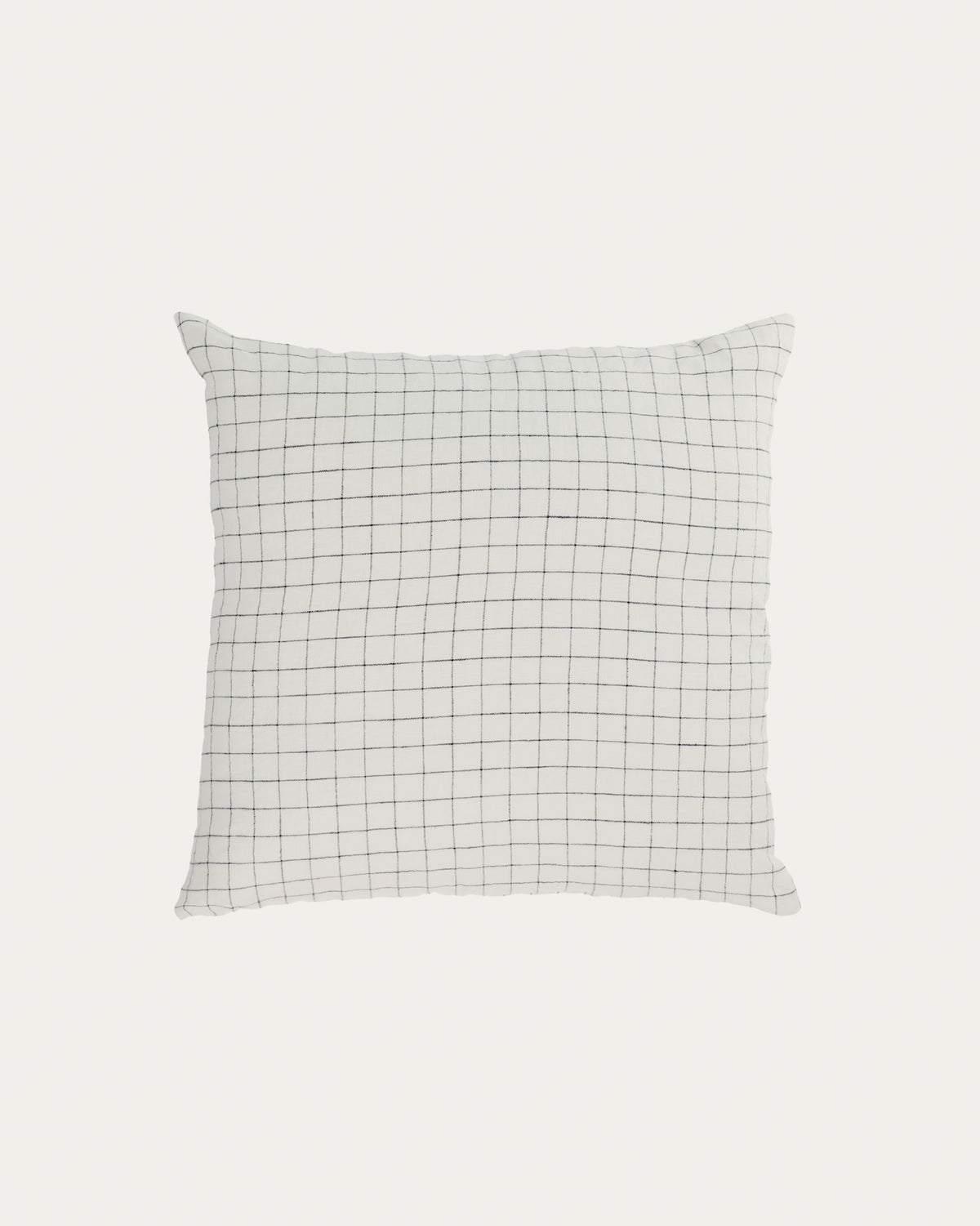 Maialen Kissenbezug 100% Leinen kariert weiss und schwarz gestreift 45 x 45 cm in Weiss, Schwarz präsentiert im Onlineshop von KAQTU Design AG. Deko Kissenbezug ist von Kave Home