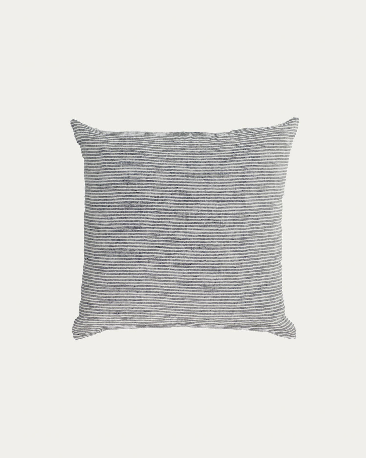 Marena Kissenbezug 100% Leinen schwarz und weiss gestreift 45 x 45 cm in Schwarz, Weiss präsentiert im Onlineshop von KAQTU Design AG. Deko Kissenbezug ist von Kave Home