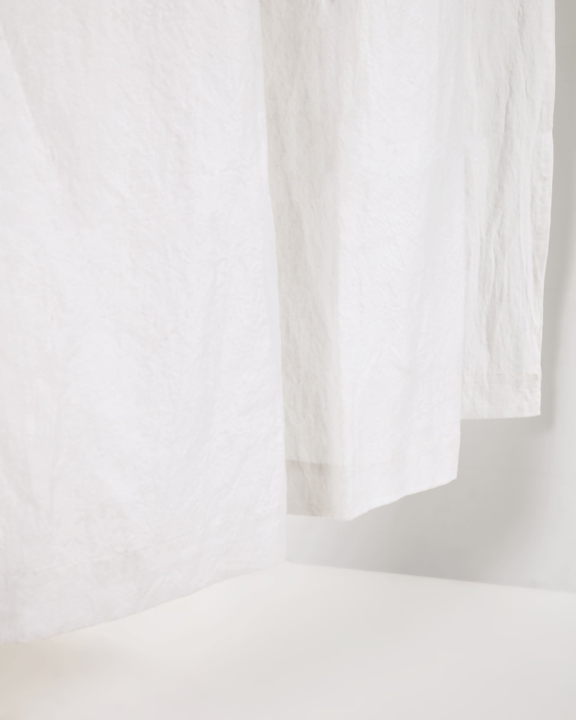 Eleganter Marja Vorhang aus Baumwolle und Leinen in Weiß, 140 x 270 cm. Perfekt für hohe Fenster und schafft eine einladende Atmosphäre.