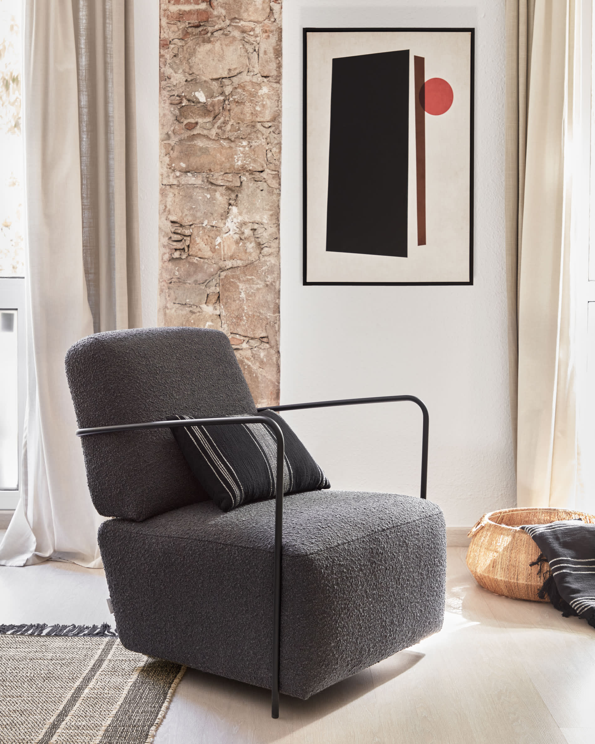 Hochwertiger Marja Vorhang aus Baumwolle und Leinen in strahlendem Weiß, 140 x 270 cm. Ideal für stilvolle Fensterdekoration und angenehmes Raumklima.