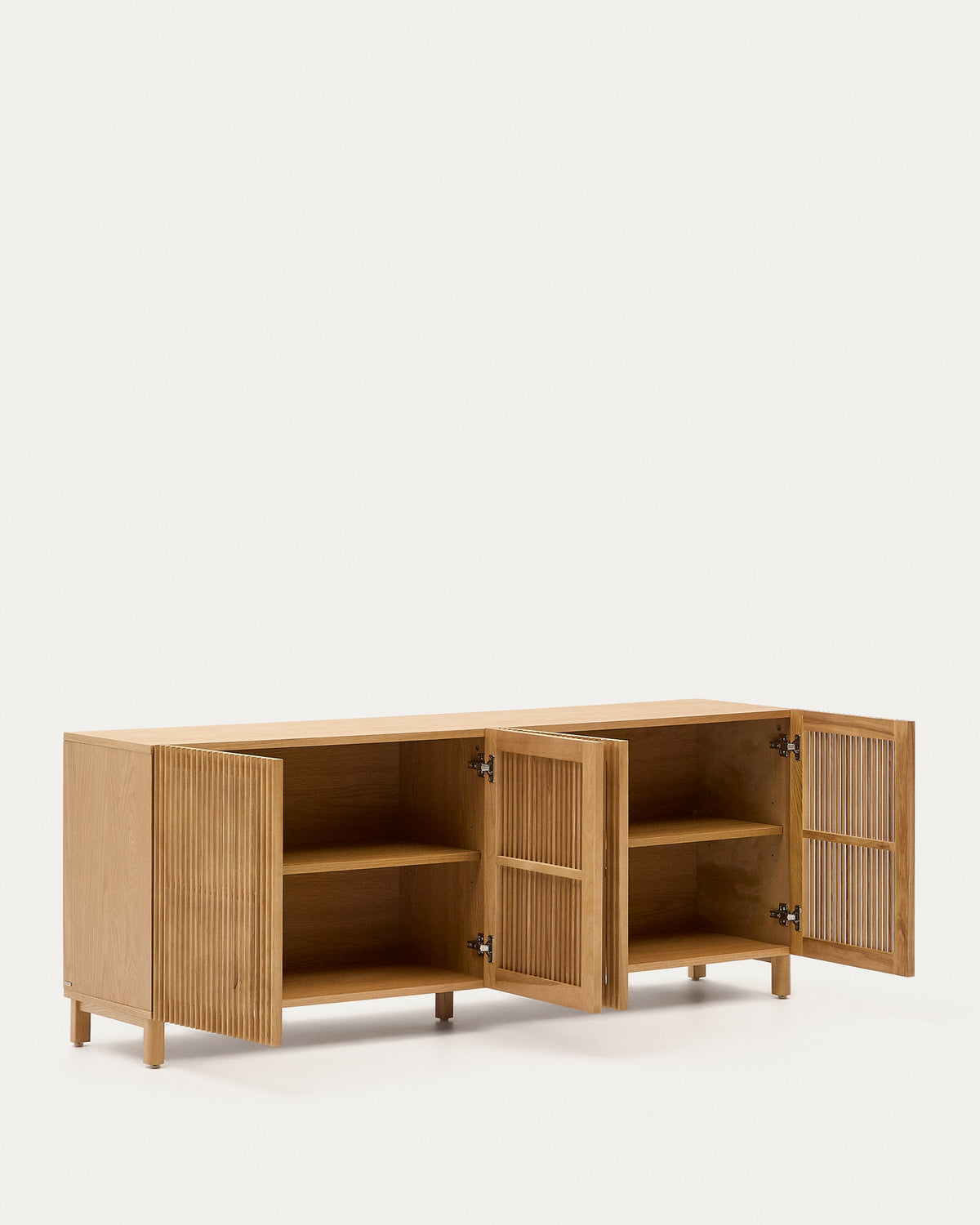 4-türiges Sideboard Beyla aus massivem Eschenholz und Eichenfurnier 180 x 71,5 cm FSC 100% in Natur präsentiert im Onlineshop von KAQTU Design AG. Sideboard ist von Kave Home
