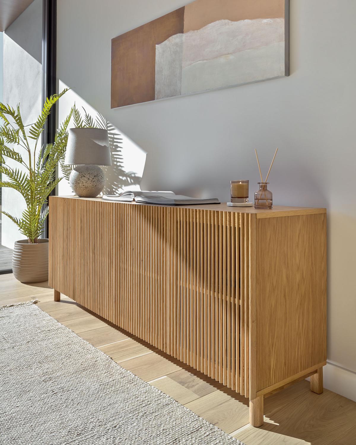 Beyla Sideboard: 4 Türen, massive Eiche, 180 cm, FSC-zertifiziert.