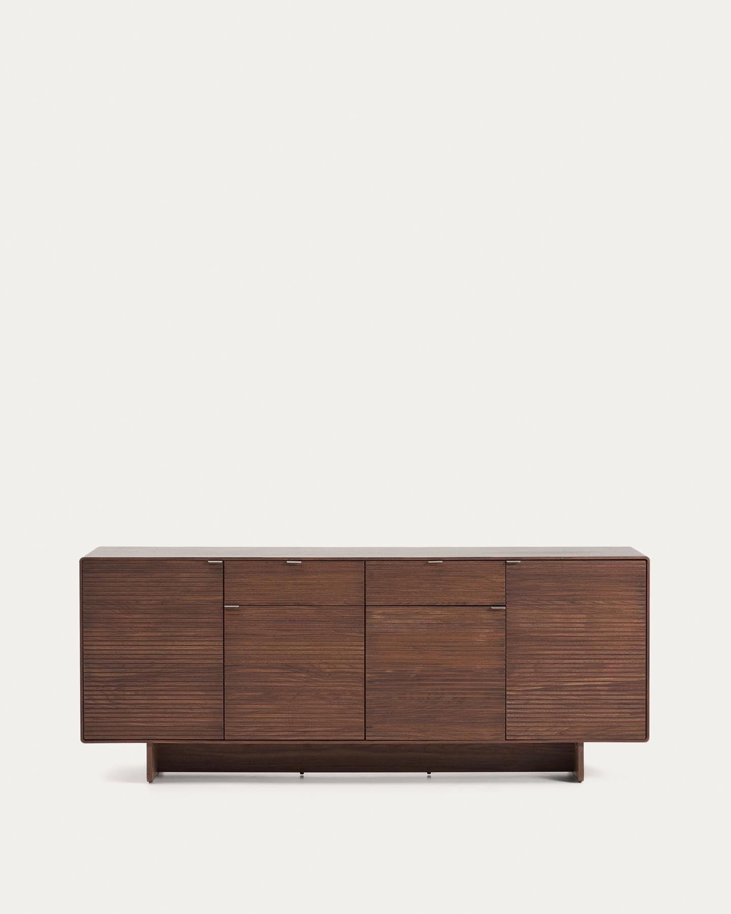 Highboard Norlen mit 4 Türen und 2 Schubläden in Nussbaumfurnier FSC Mix Credit 194,5 x 78 cm in Dunkelbraun präsentiert im Onlineshop von KAQTU Design AG. Sideboard ist von Kave Home