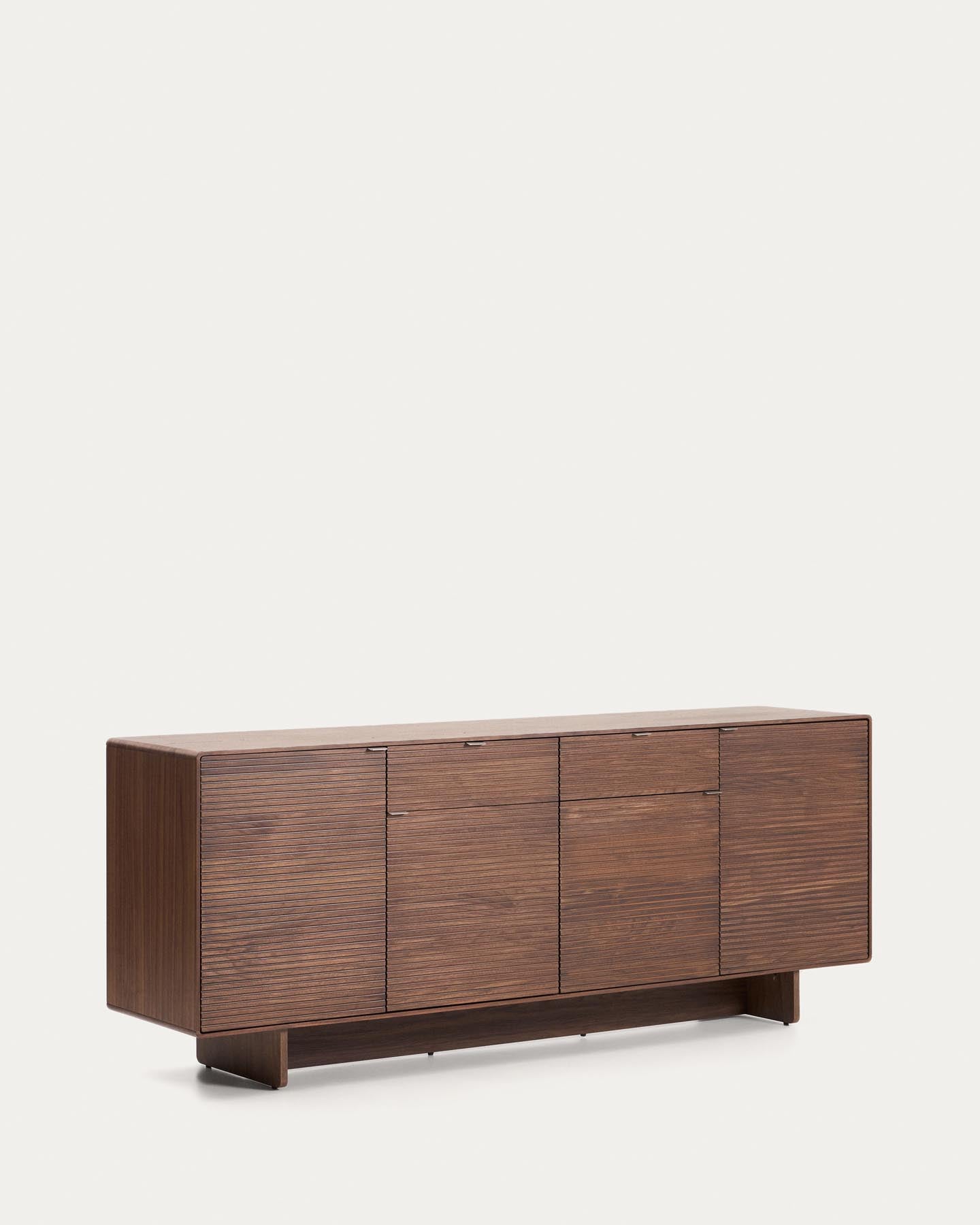 Highboard Norlen mit 4 Türen und 2 Schubläden in Nussbaumfurnier FSC Mix Credit 194,5 x 78 cm in Dunkelbraun präsentiert im Onlineshop von KAQTU Design AG. Sideboard ist von Kave Home