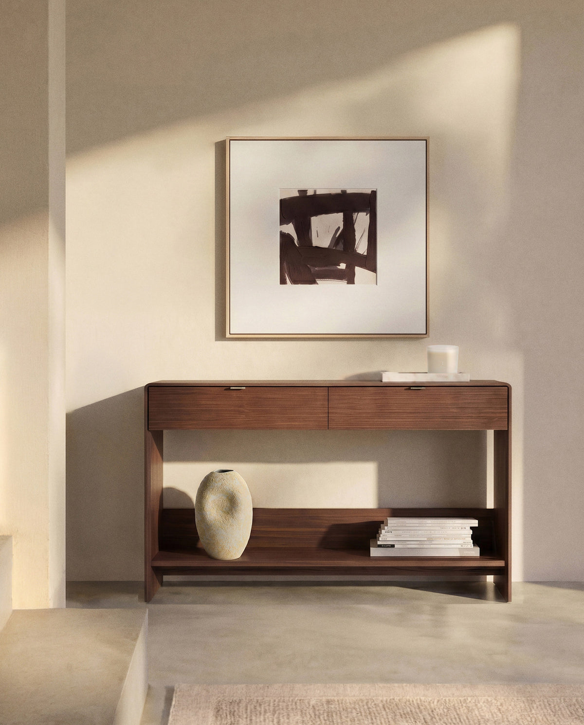 Konsolentisch Norlen mit 2 Schubladen und Regalboden aus Nussbaumfurnier FSC Mix Credit 120 x 81 cm in Dunkelbraun präsentiert im Onlineshop von KAQTU Design AG. Konsolentisch ist von Kave Home