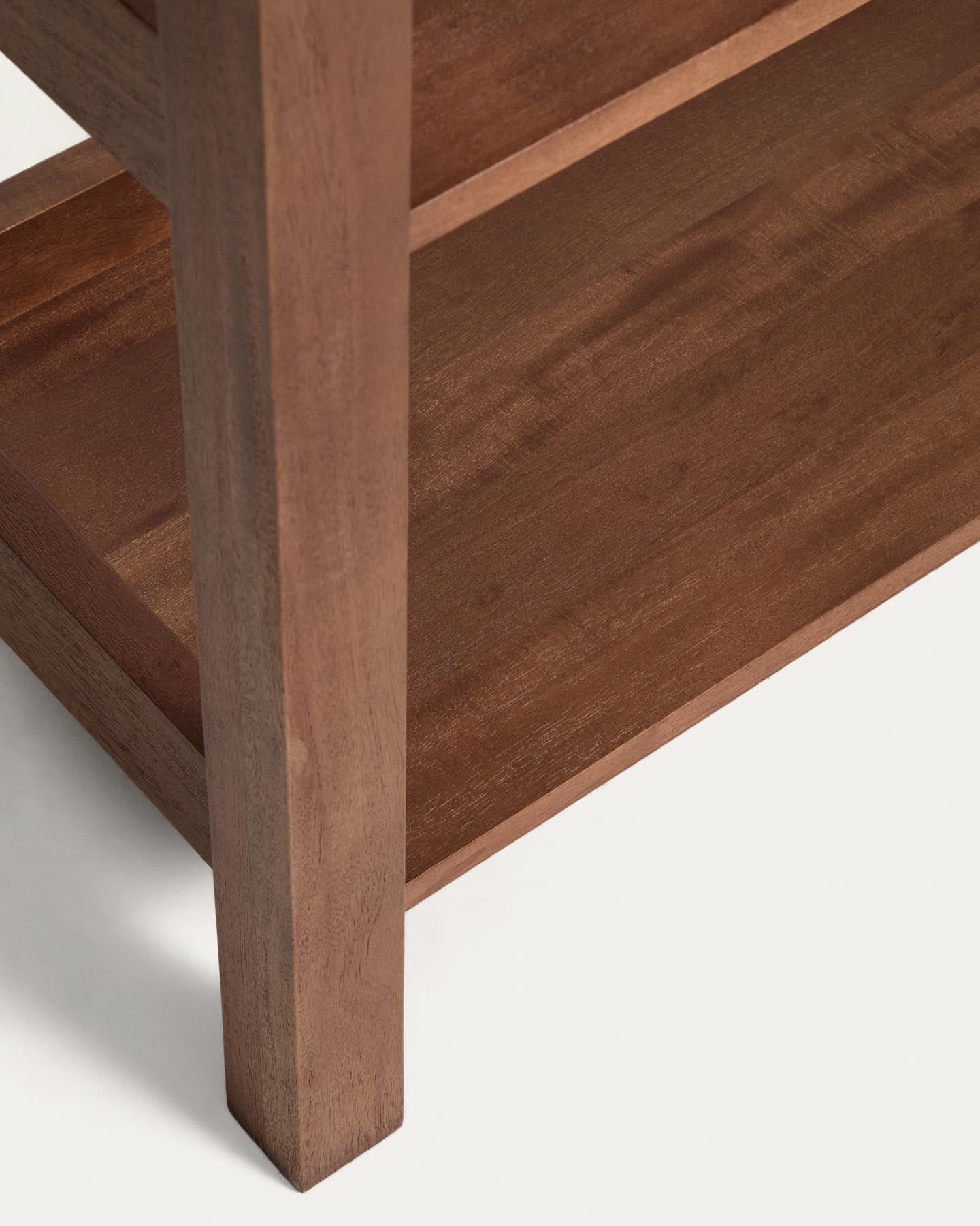Regal Norani aus massivem Akazienholz und Akazienfurnier 150 x 185 cm in Braun präsentiert im Onlineshop von KAQTU Design AG. Standregal ist von Kave Home