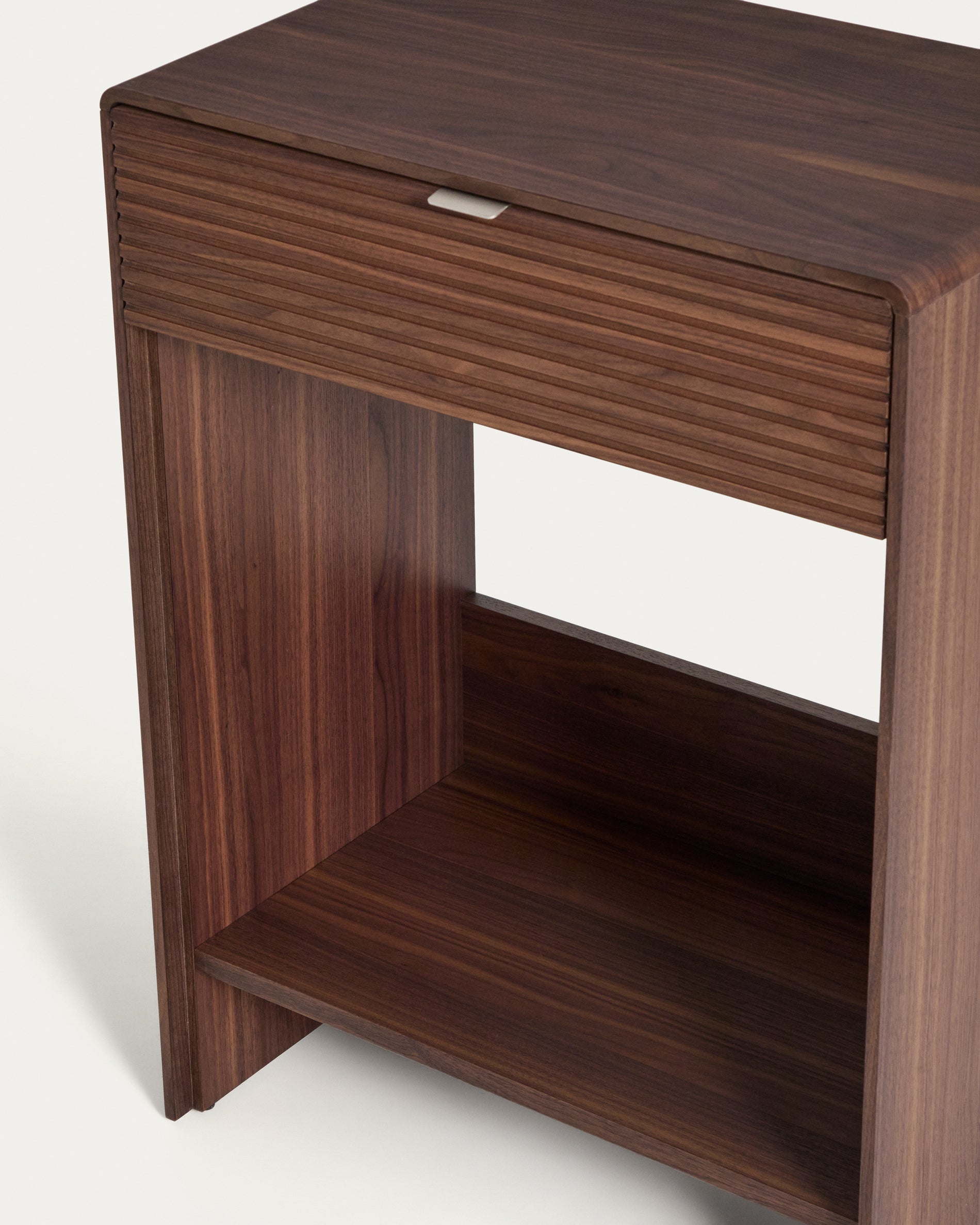 Konsolentisch Norlen mit Schublade und Regalboden in Nussbaumfurnier, FSC Mix Credit, 60 x 81 cm in Dunkelbraun präsentiert im Onlineshop von KAQTU Design AG. Konsolentisch ist von Kave Home